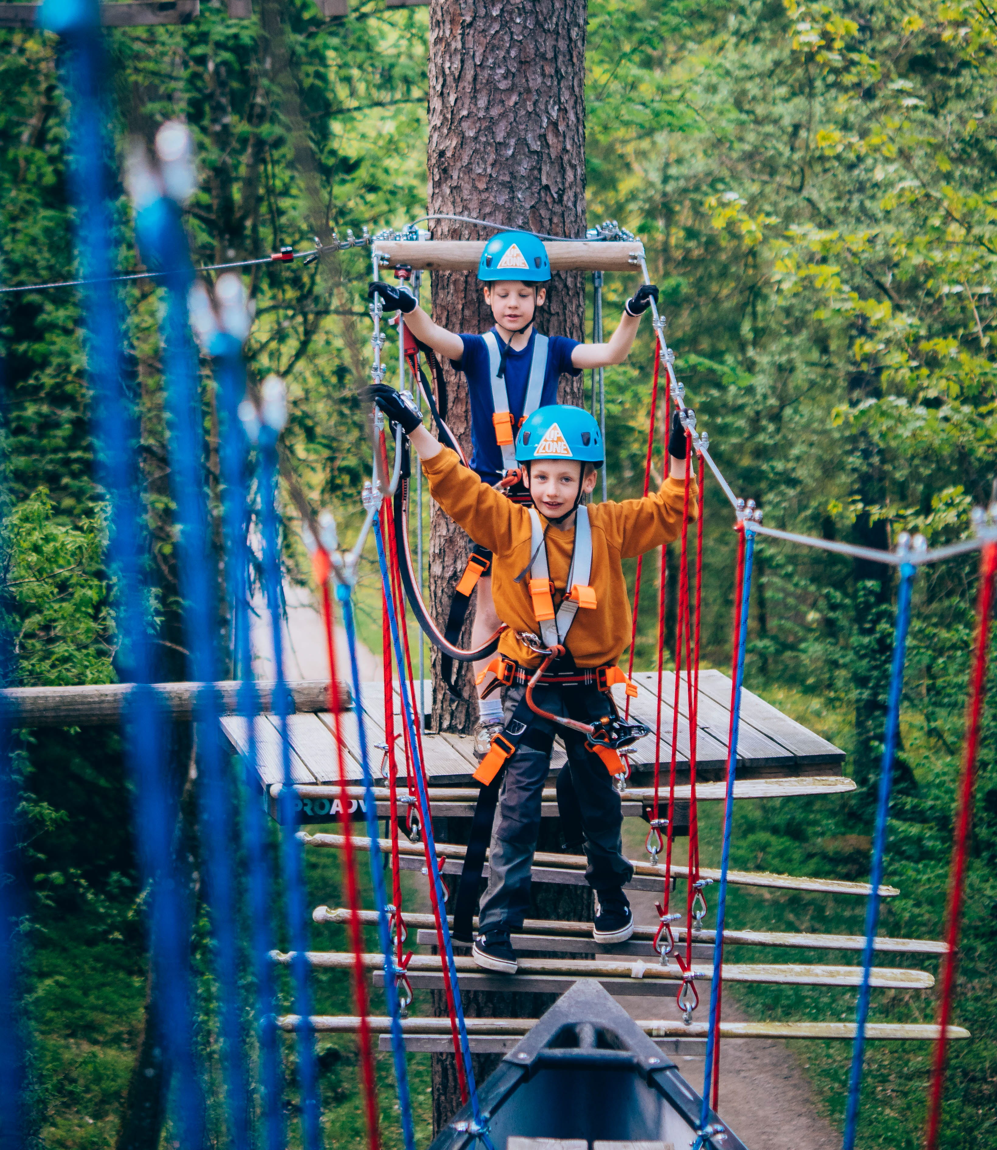Aktiva barn klättrar hos Upzone