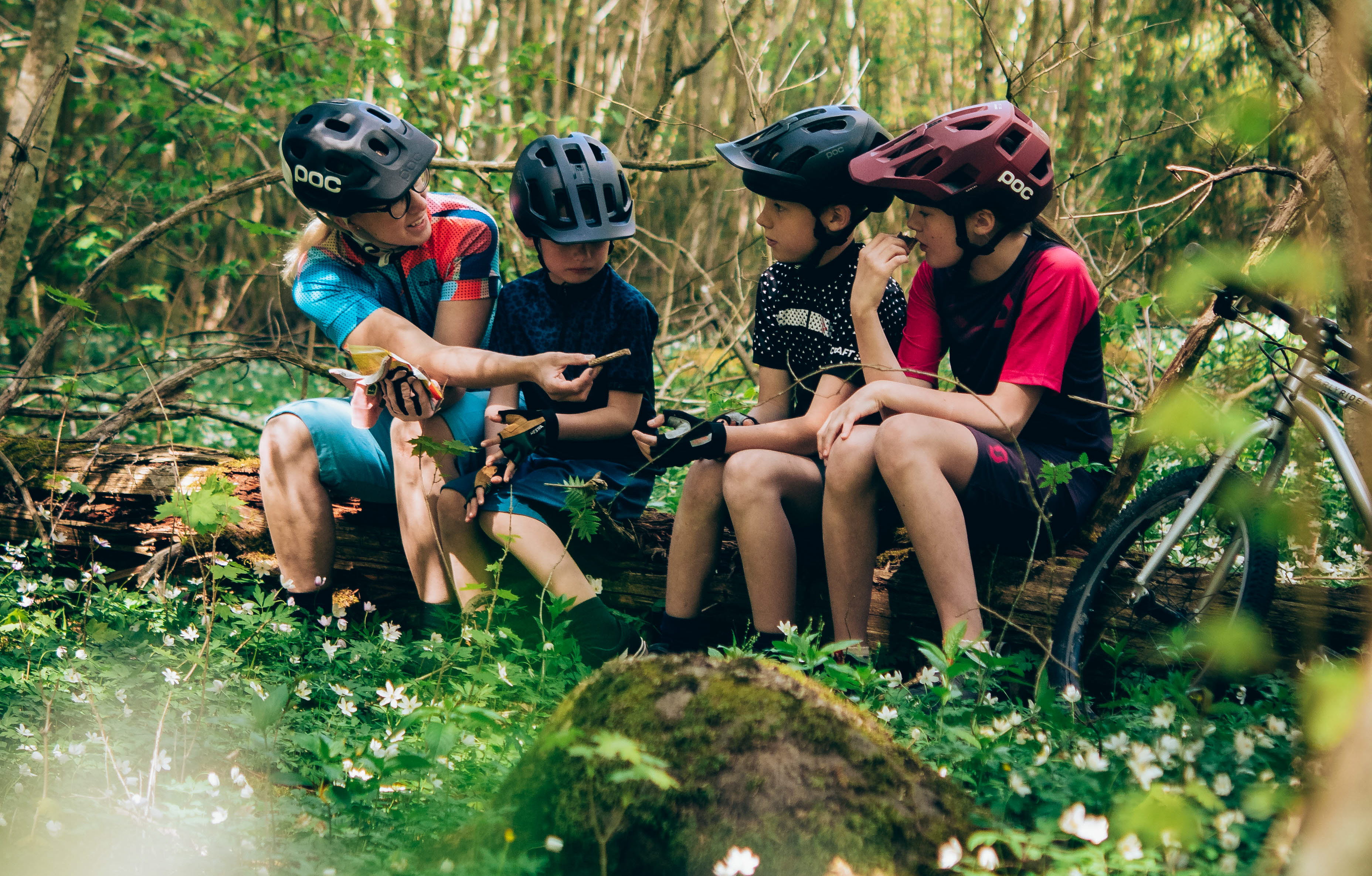 Aktiva barn tar en paus på Billingen.