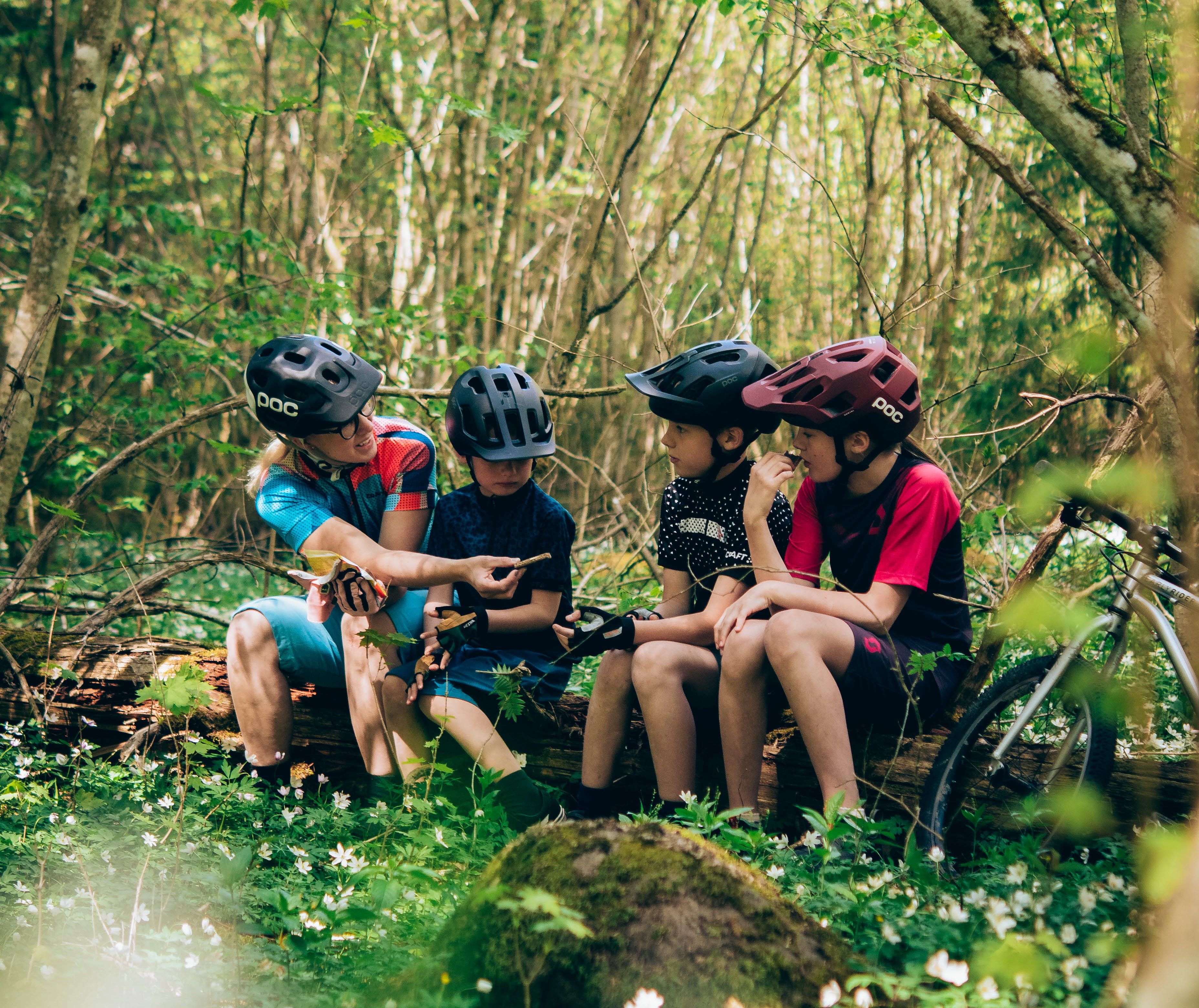 Aktiva barn tar en paus på Billingen.