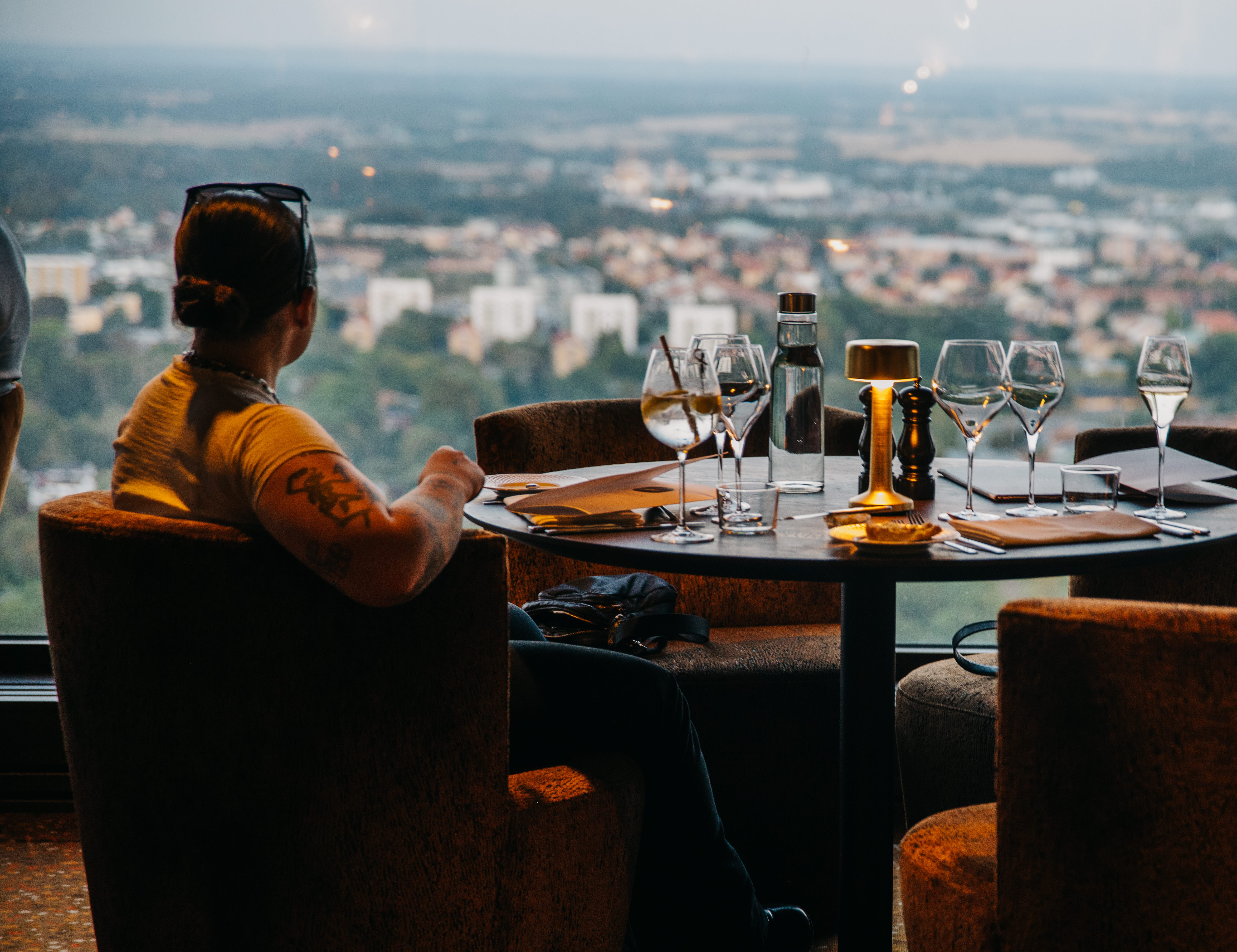 Woman in a hotel environment at Billingehus.