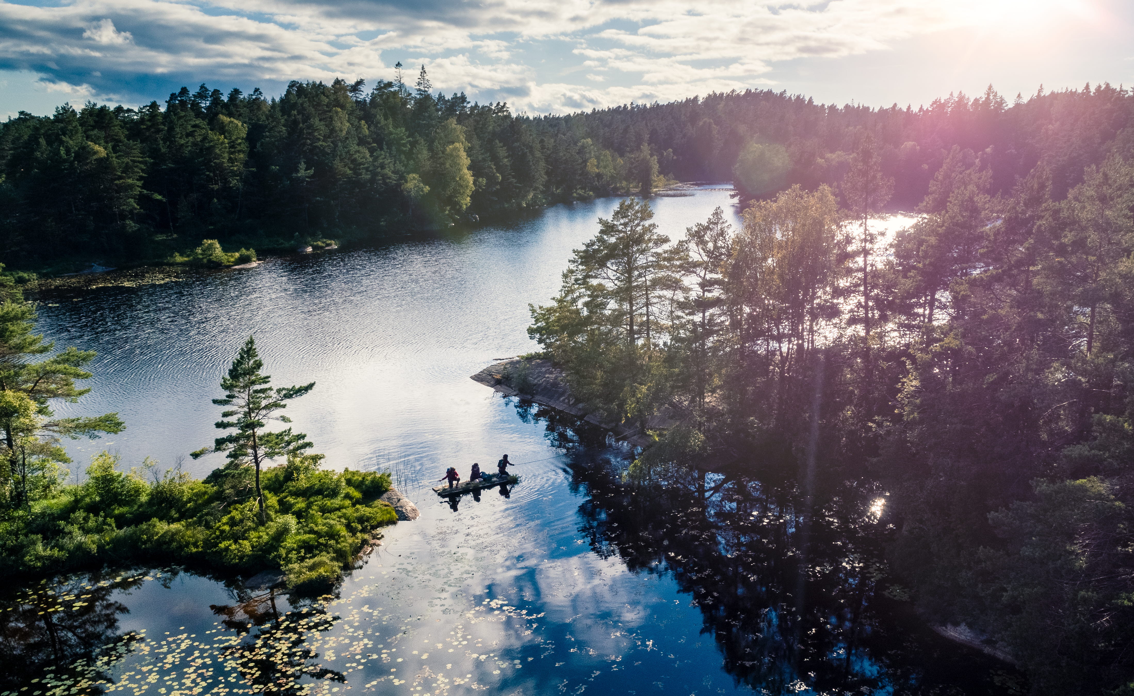 Hikers along Bohusleden