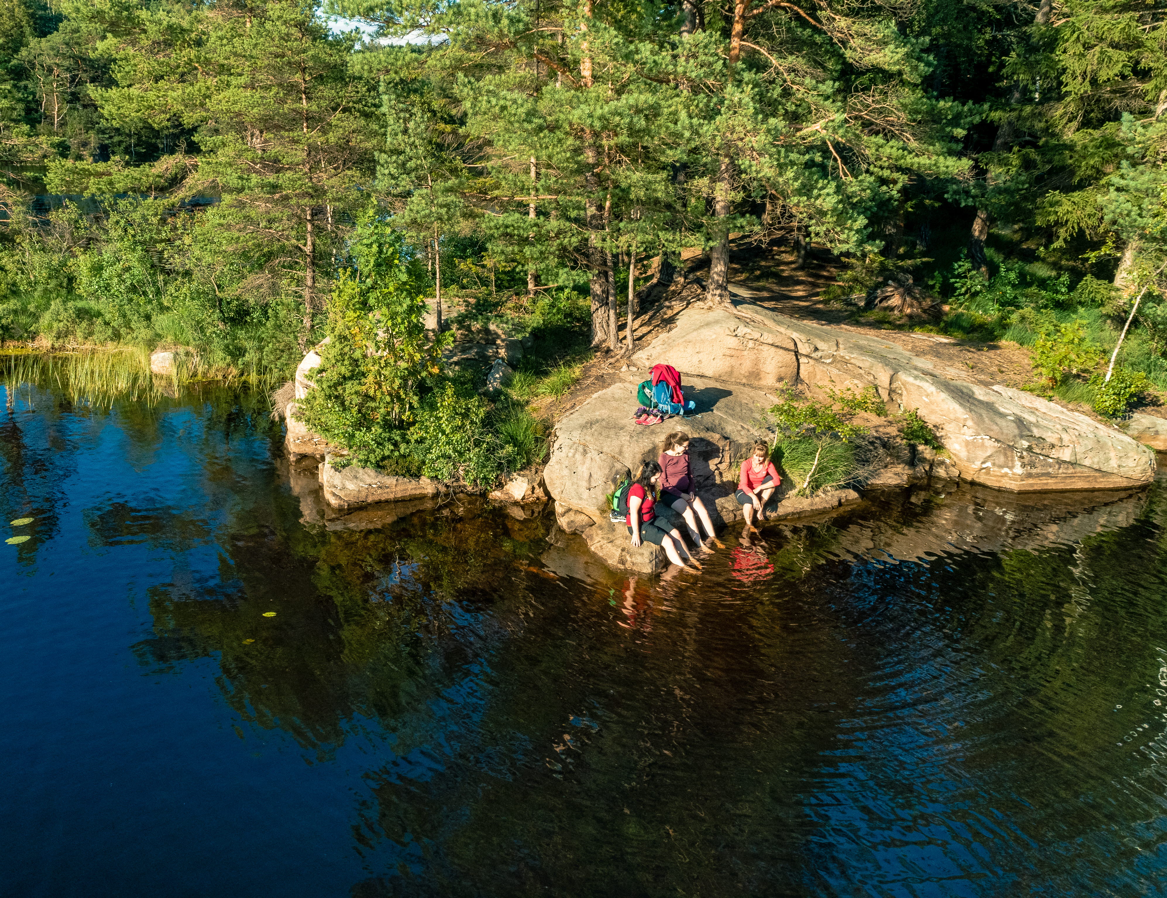 Hikers along Bohusleden