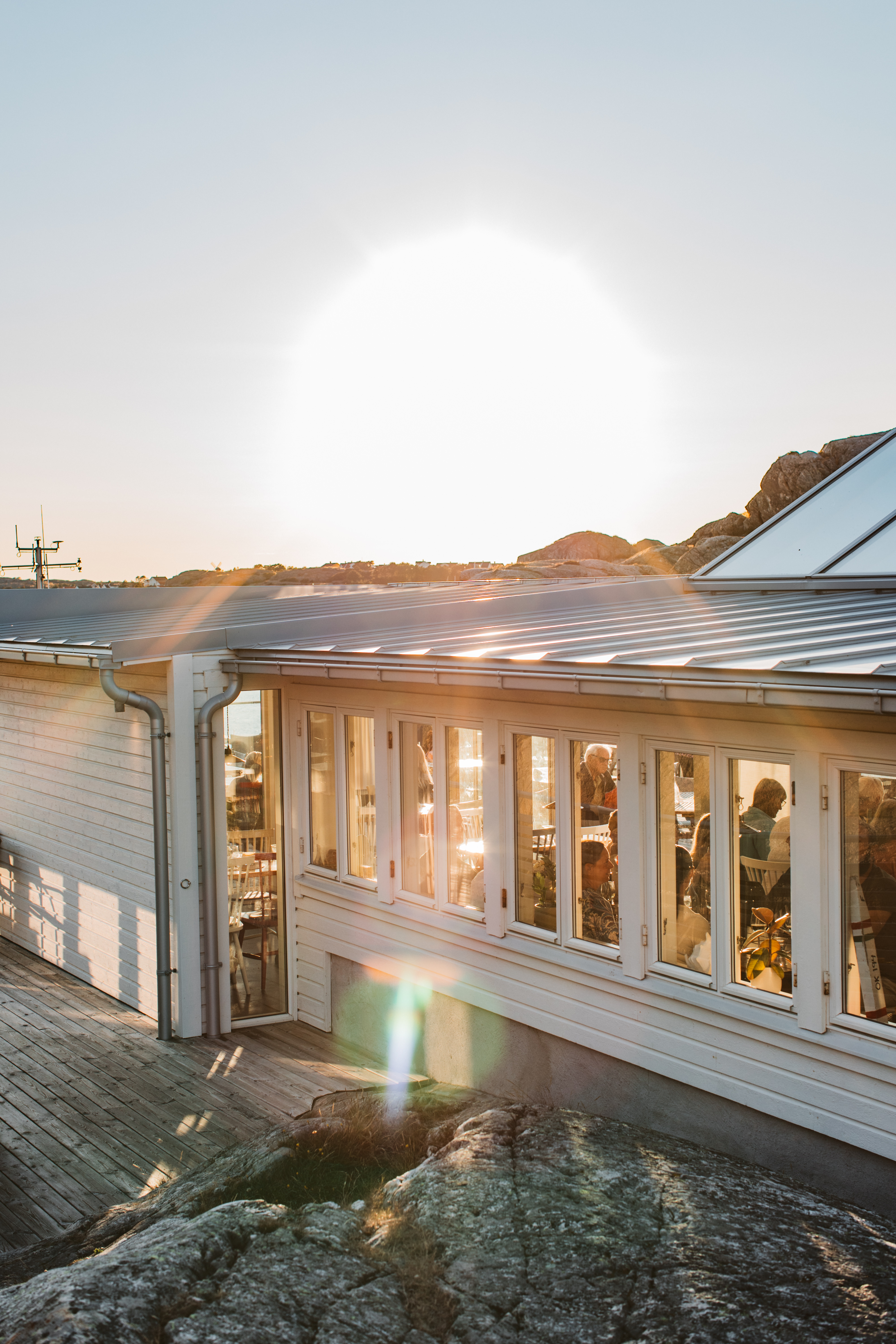 Restaurang i skärgårdsmiljö.