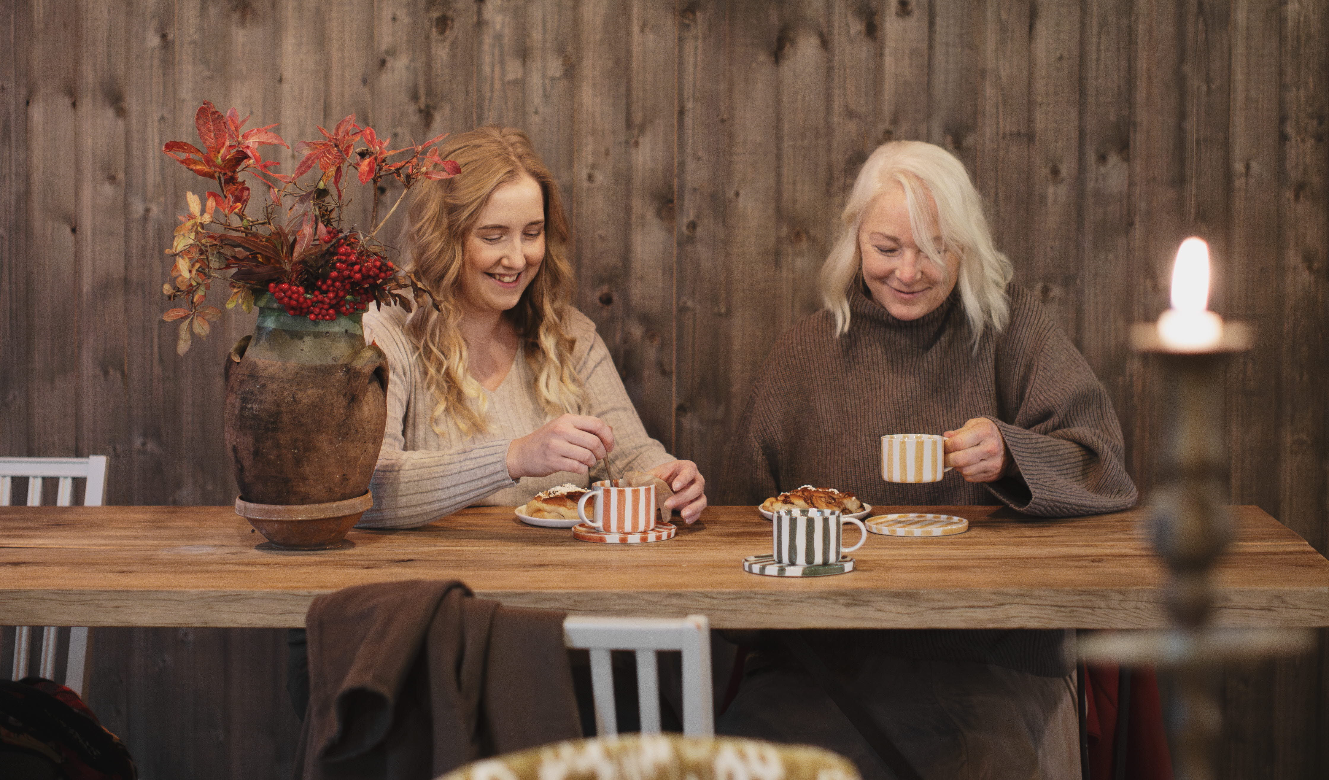 Kvinnor på ett kafé.