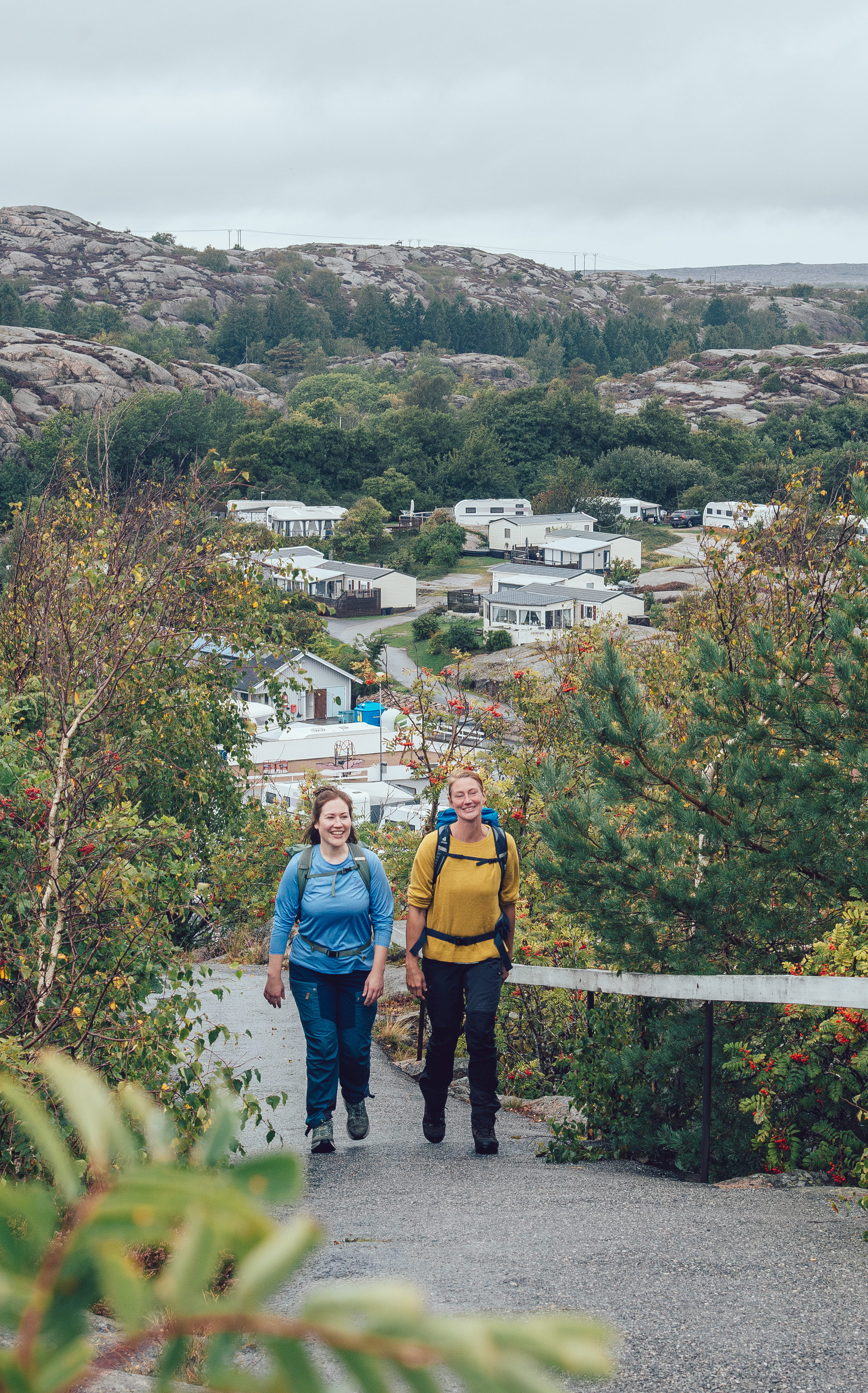 Kvinnor som vandrar i naturen.