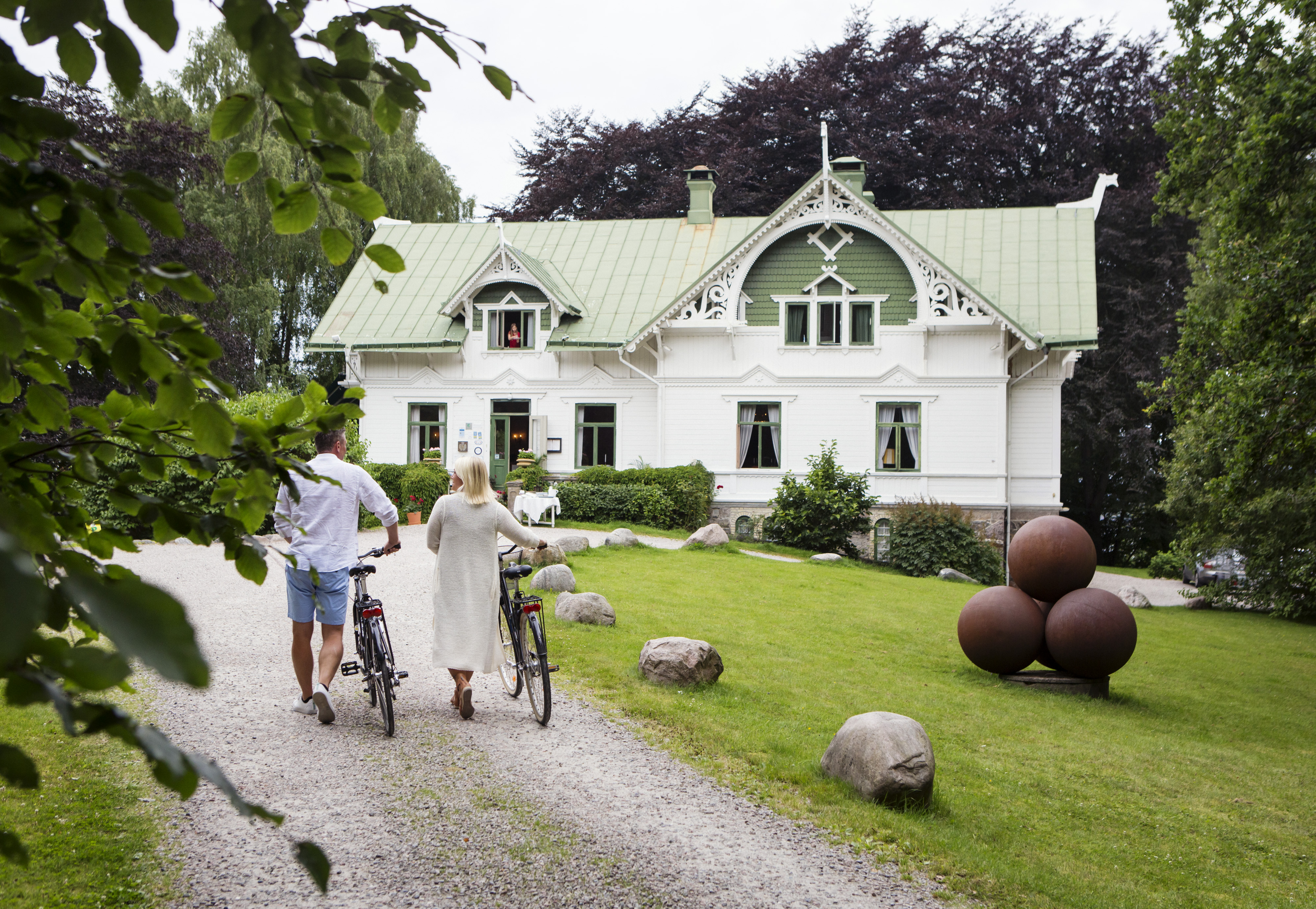 Par leder varsin cykel