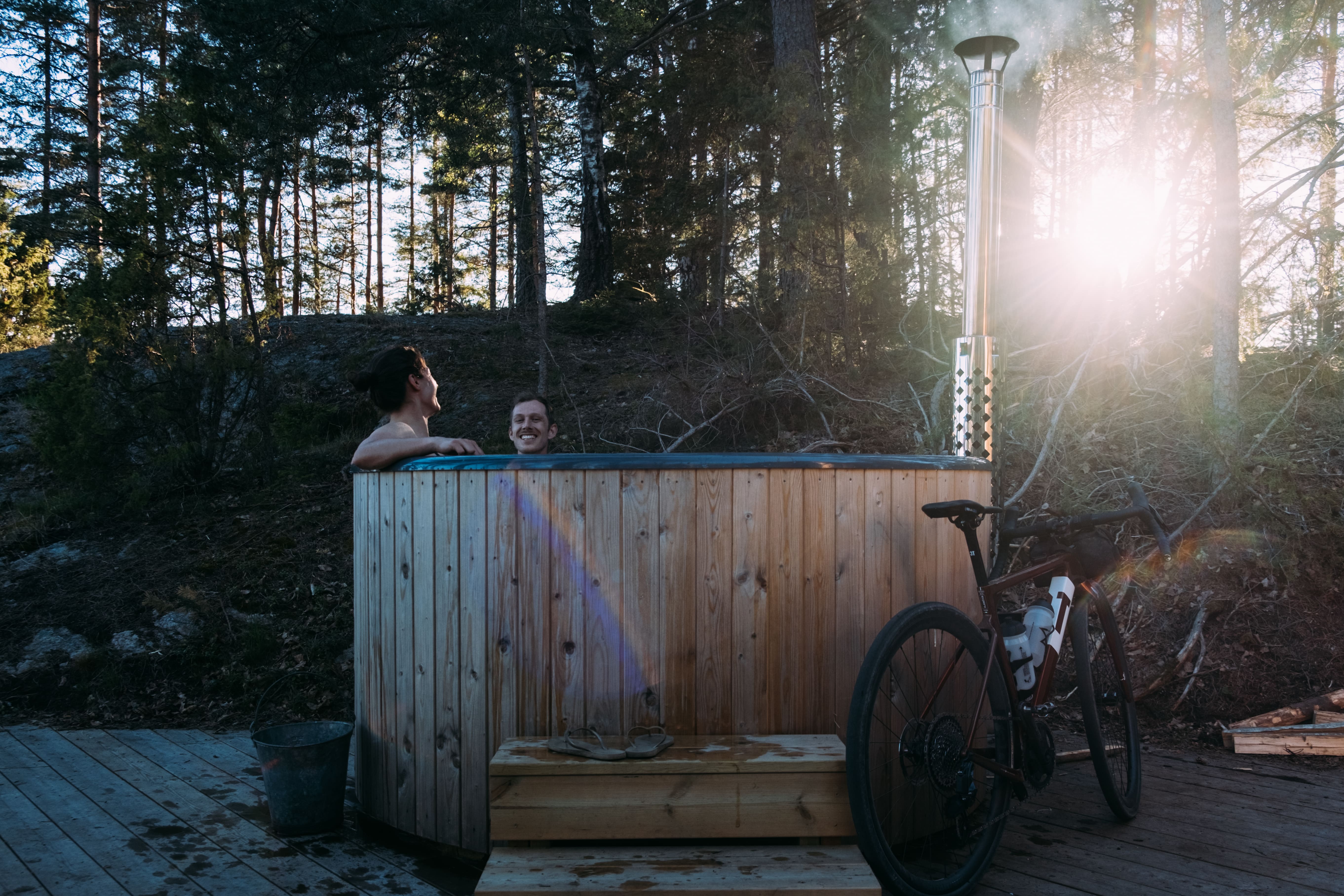 Två som badar tunna i Dalsland