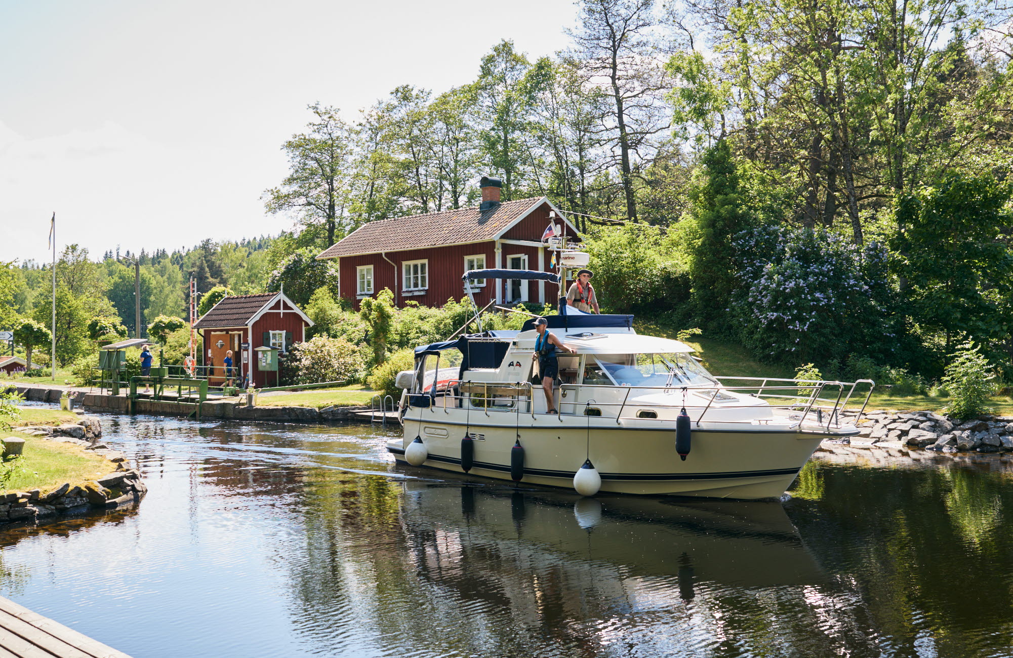 Motorbåt i Dalslands Kanal.