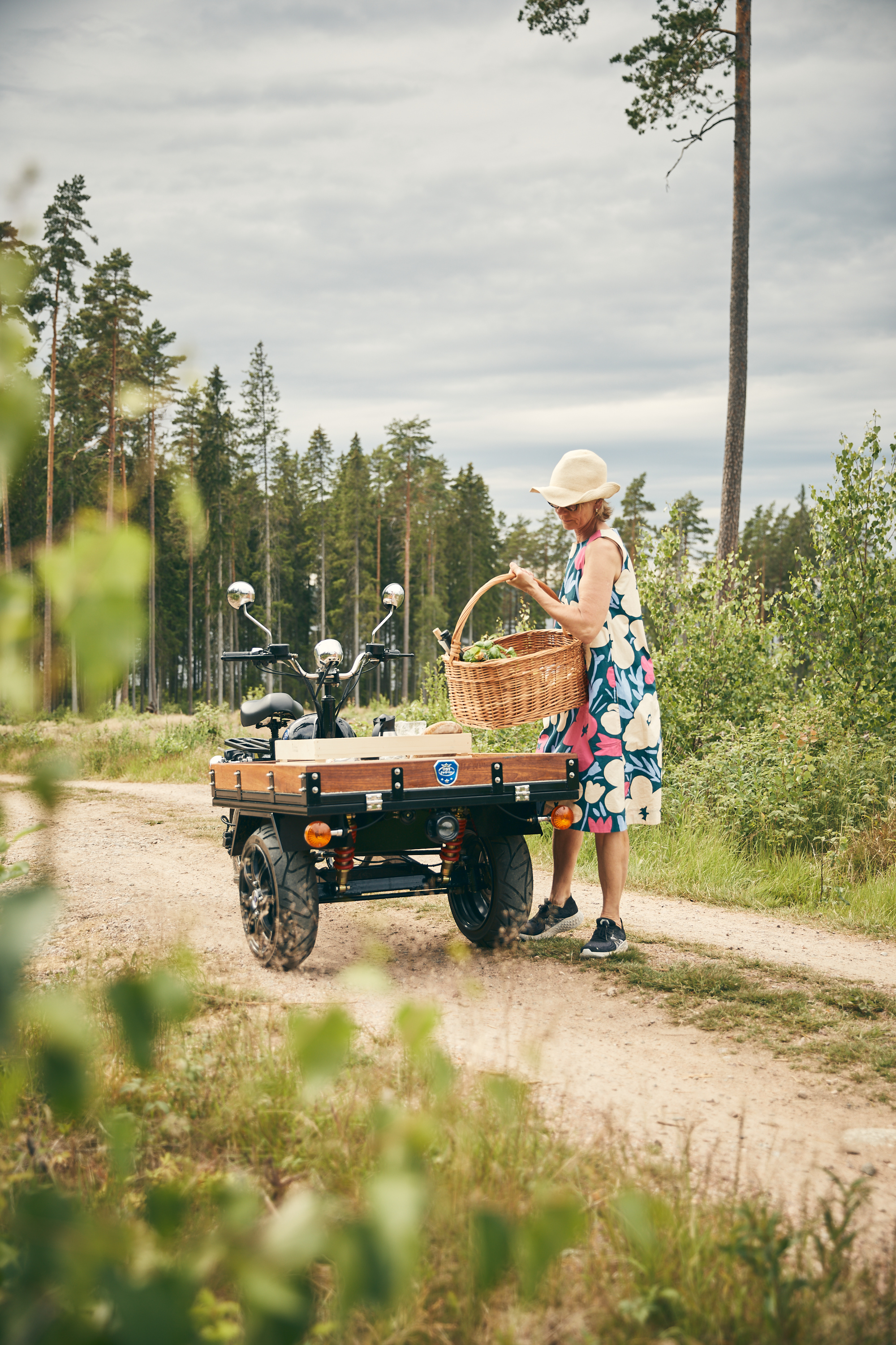 Elisabeth drives her moped