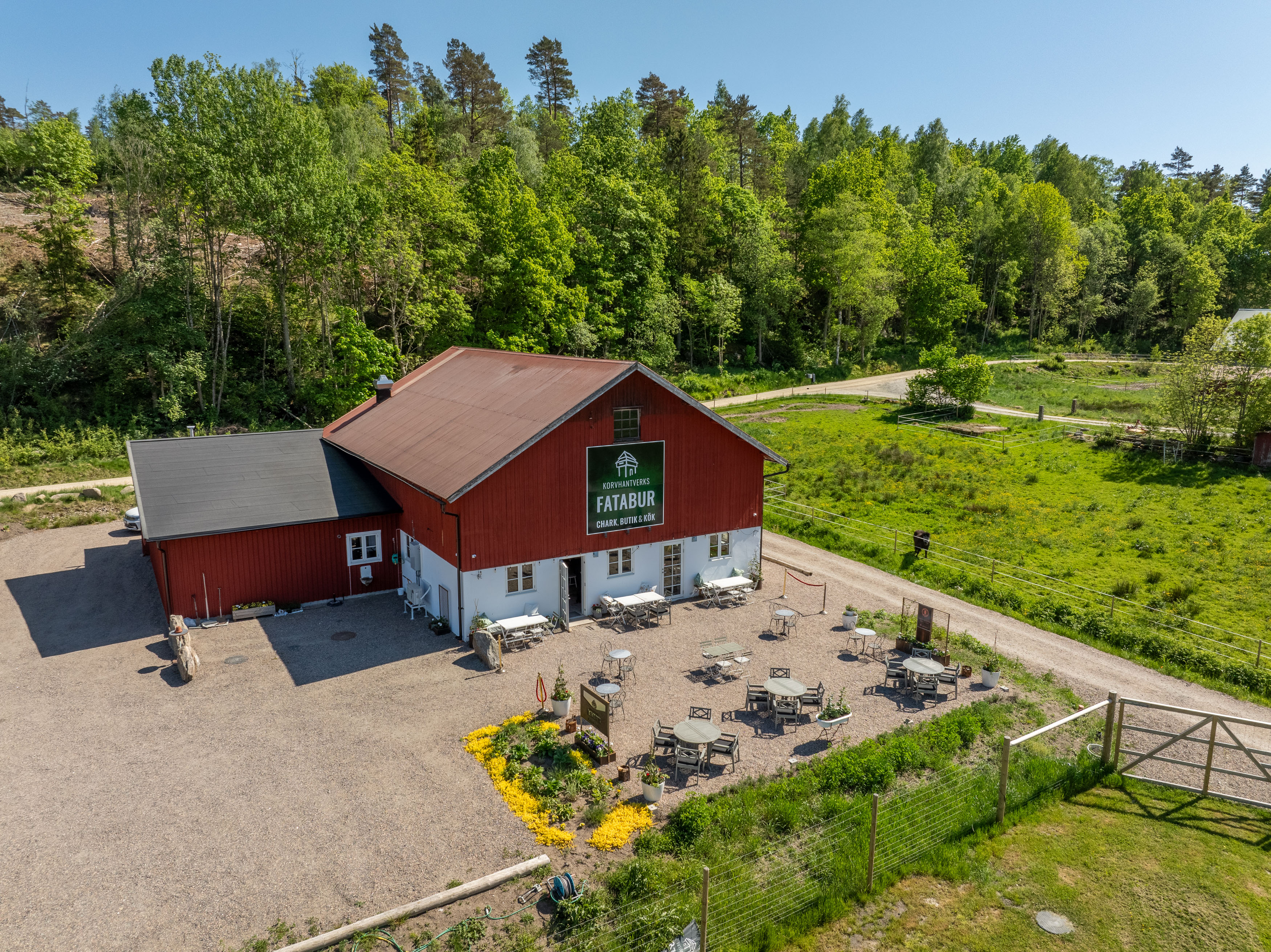 Byggnad från en drönarvy.