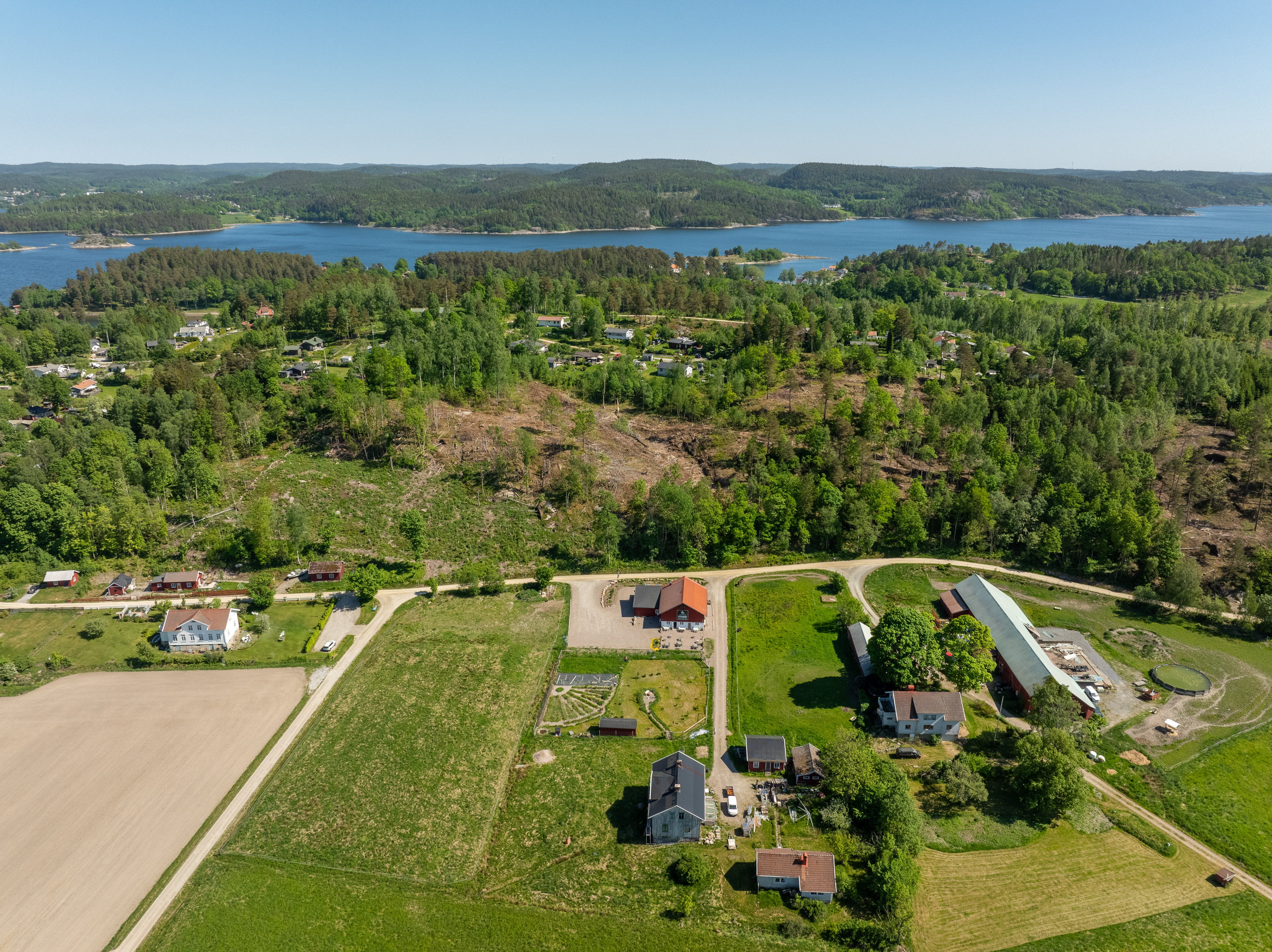 Byggnad från en drönarvy.