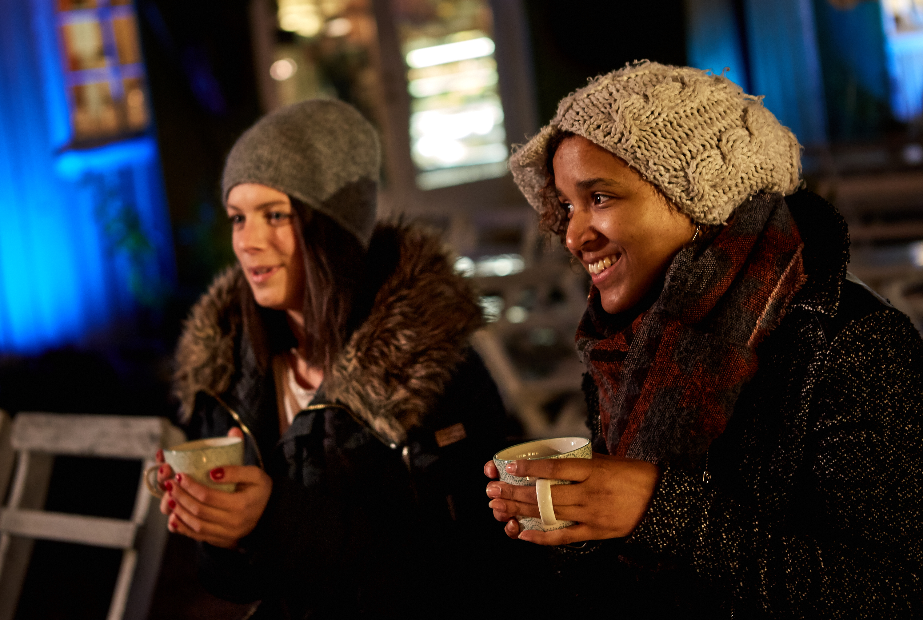 Vänner fikar i Alingsås