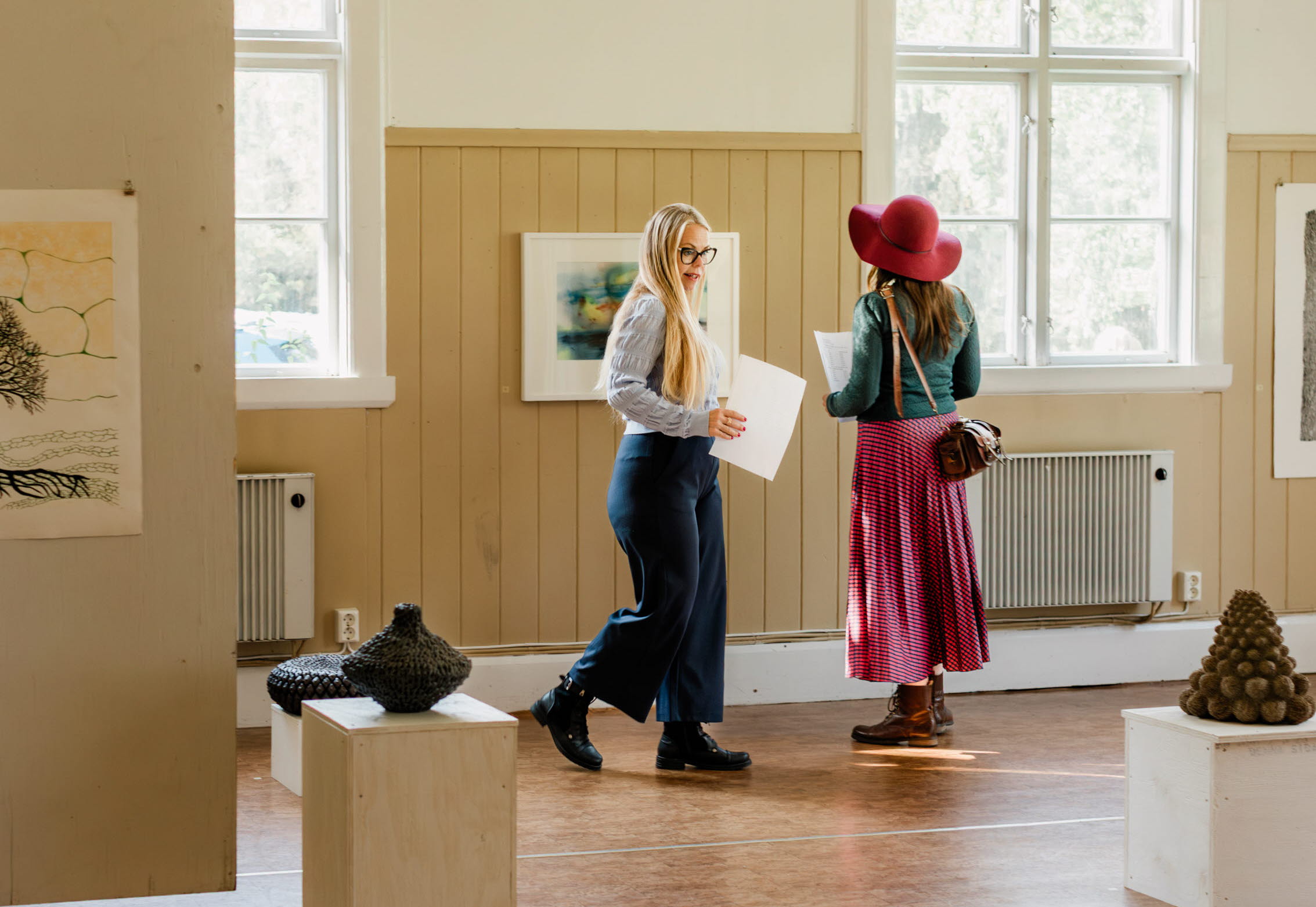 Friends on an art tour