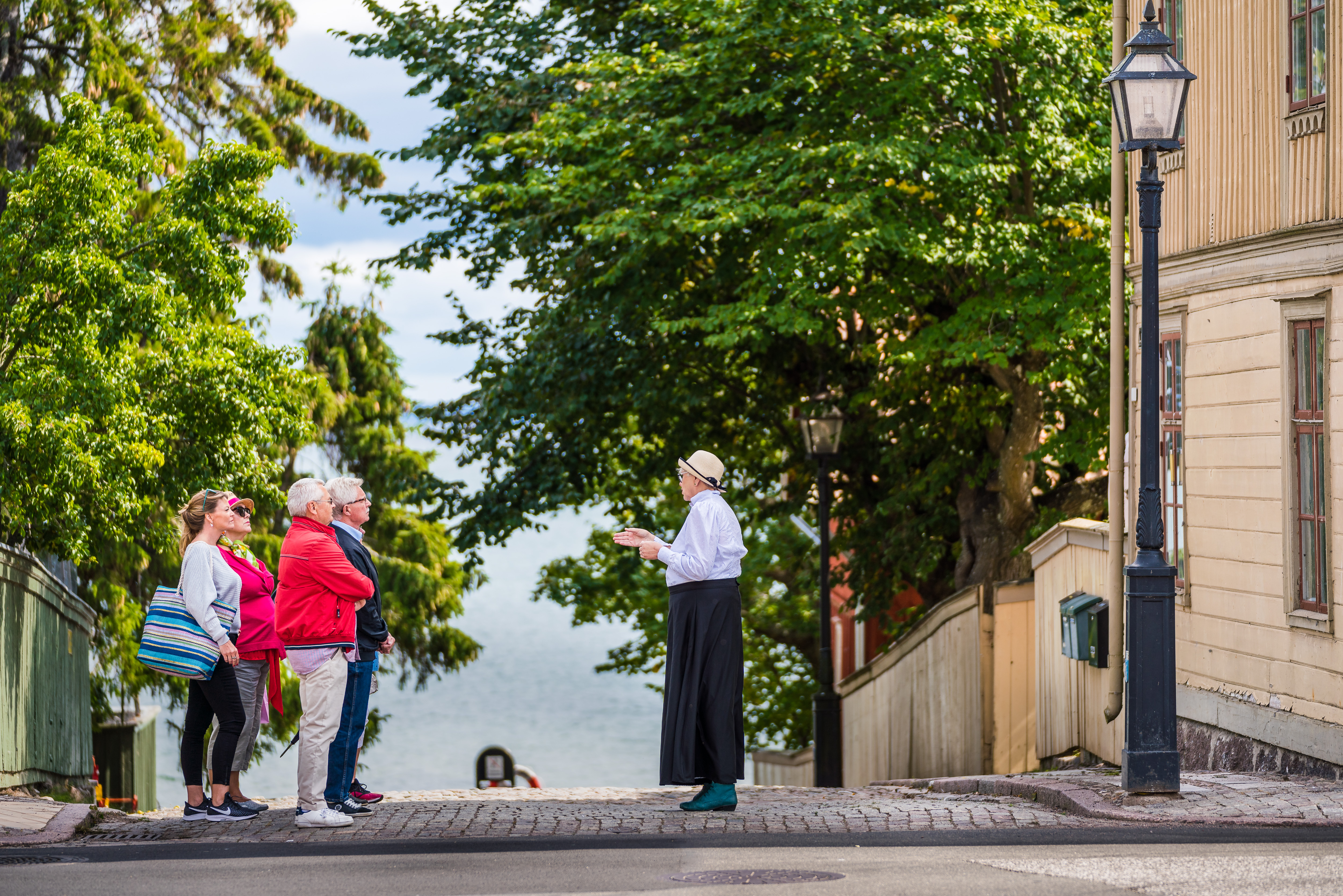 Människor i trästaden Hjo
