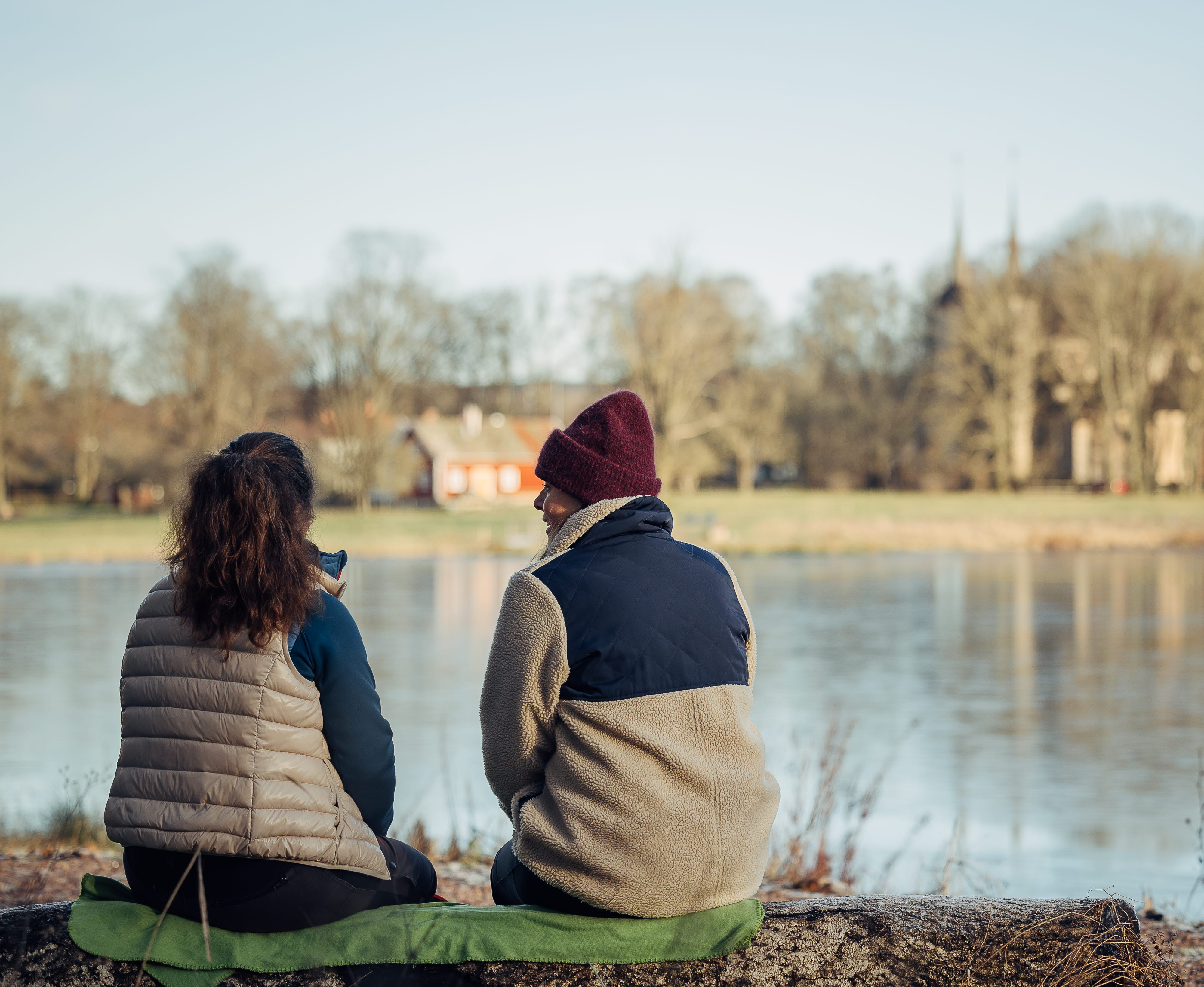 two women are walking at Rosenstigen.