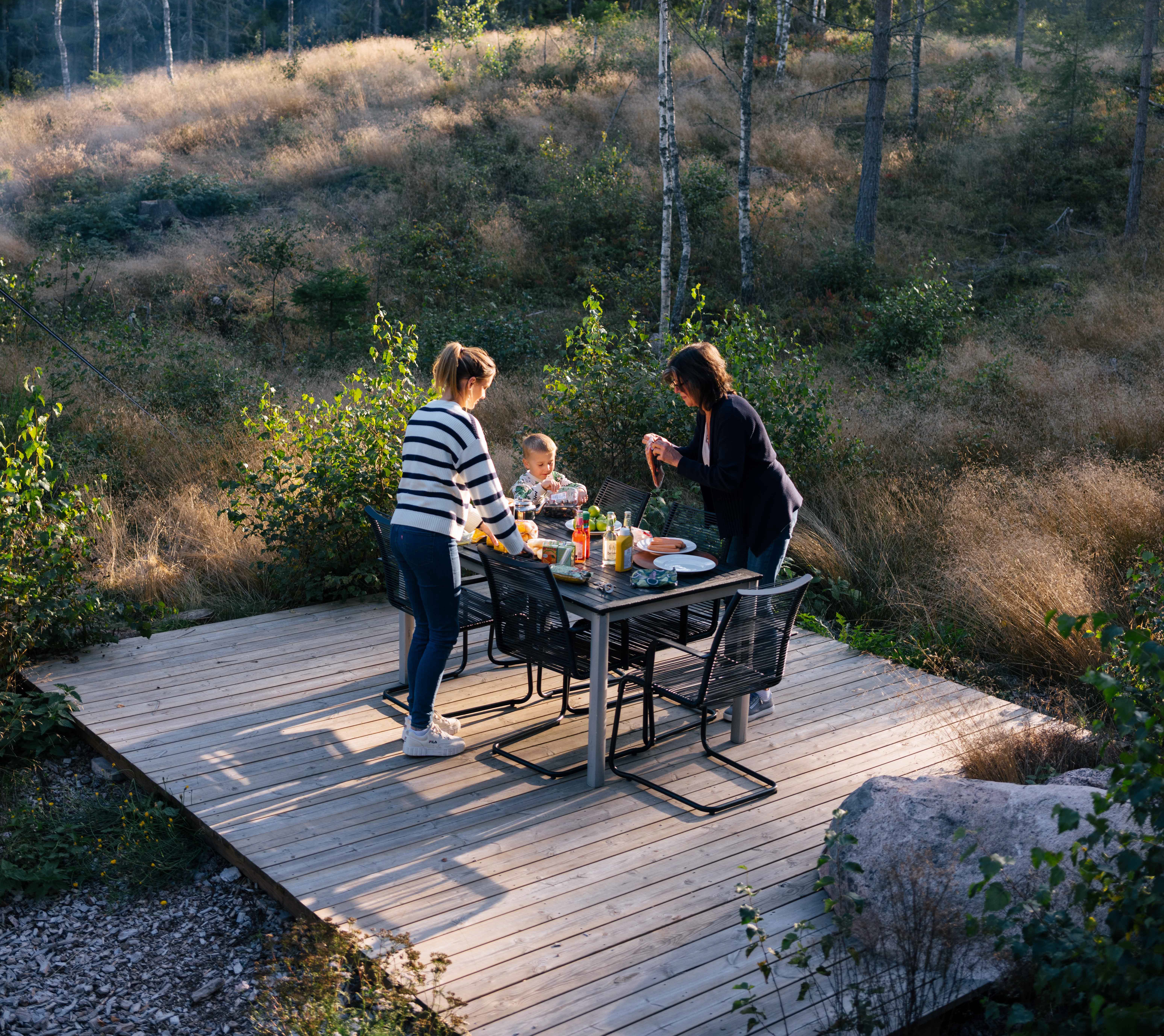 Familj njuter av Inforest i Hjo