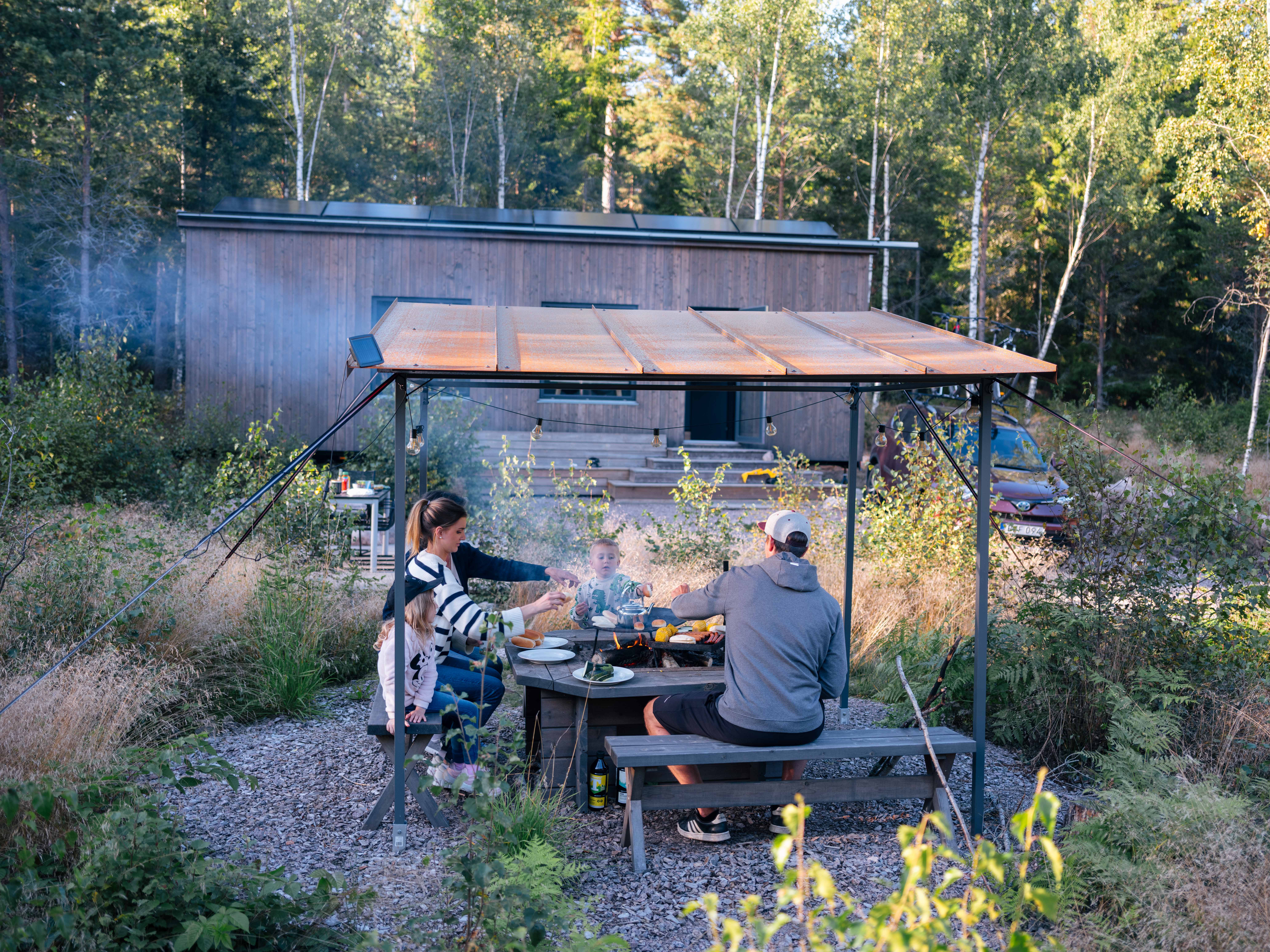 Familj njuter av Inforest i Hjo
