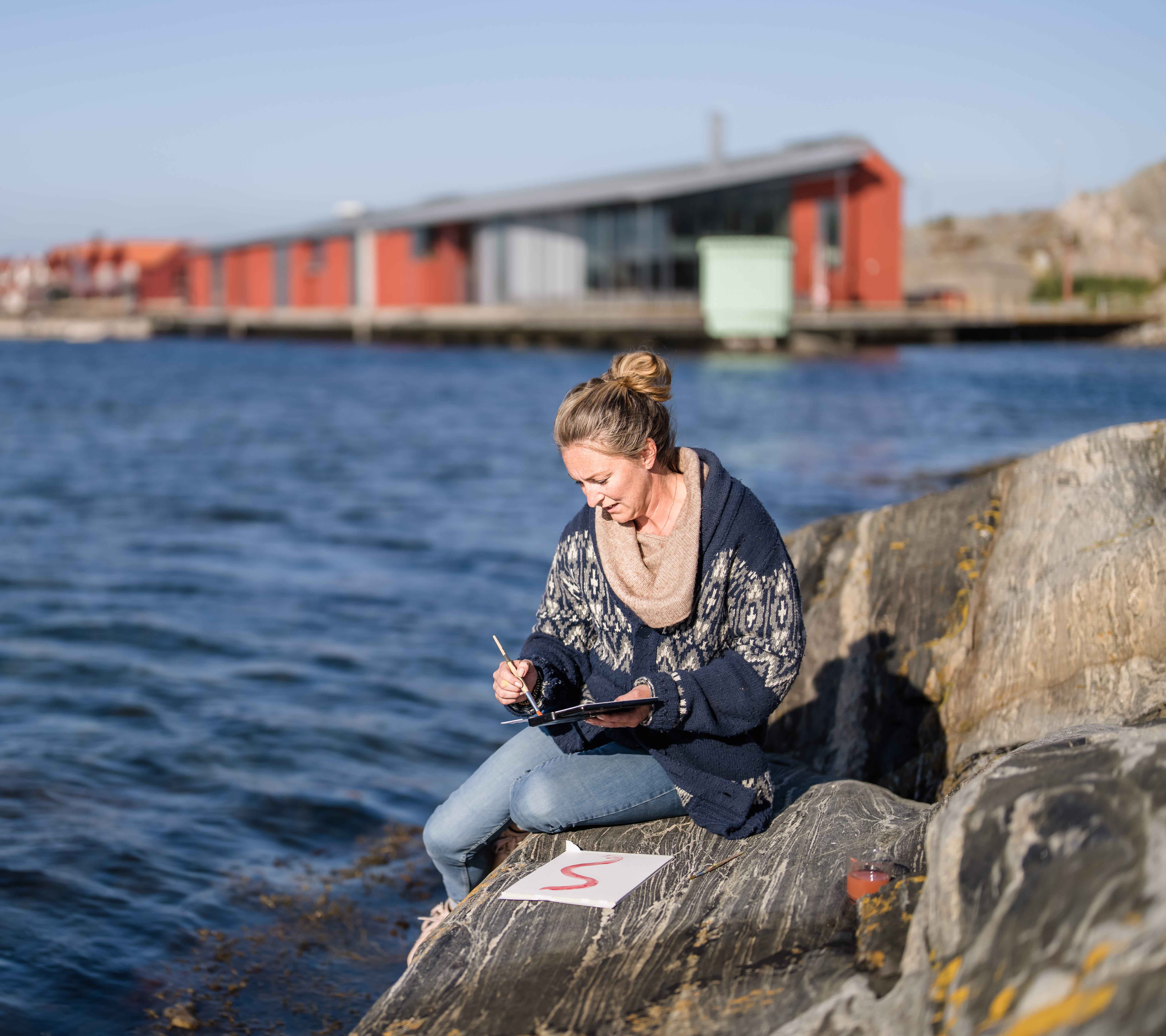 Målar utanför Nordiska Akvarellmuseet