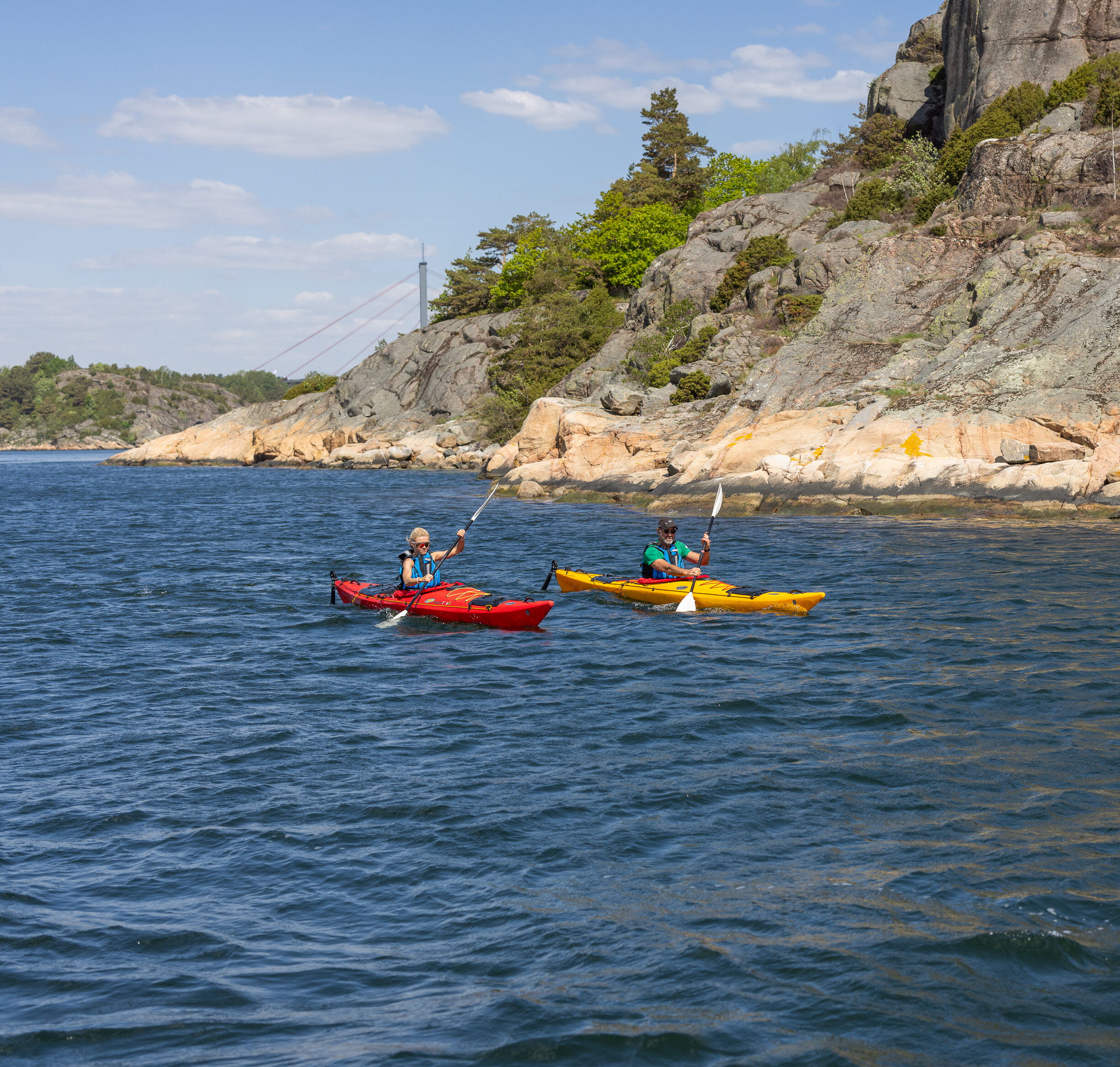 Kajakpaddlare på havet.