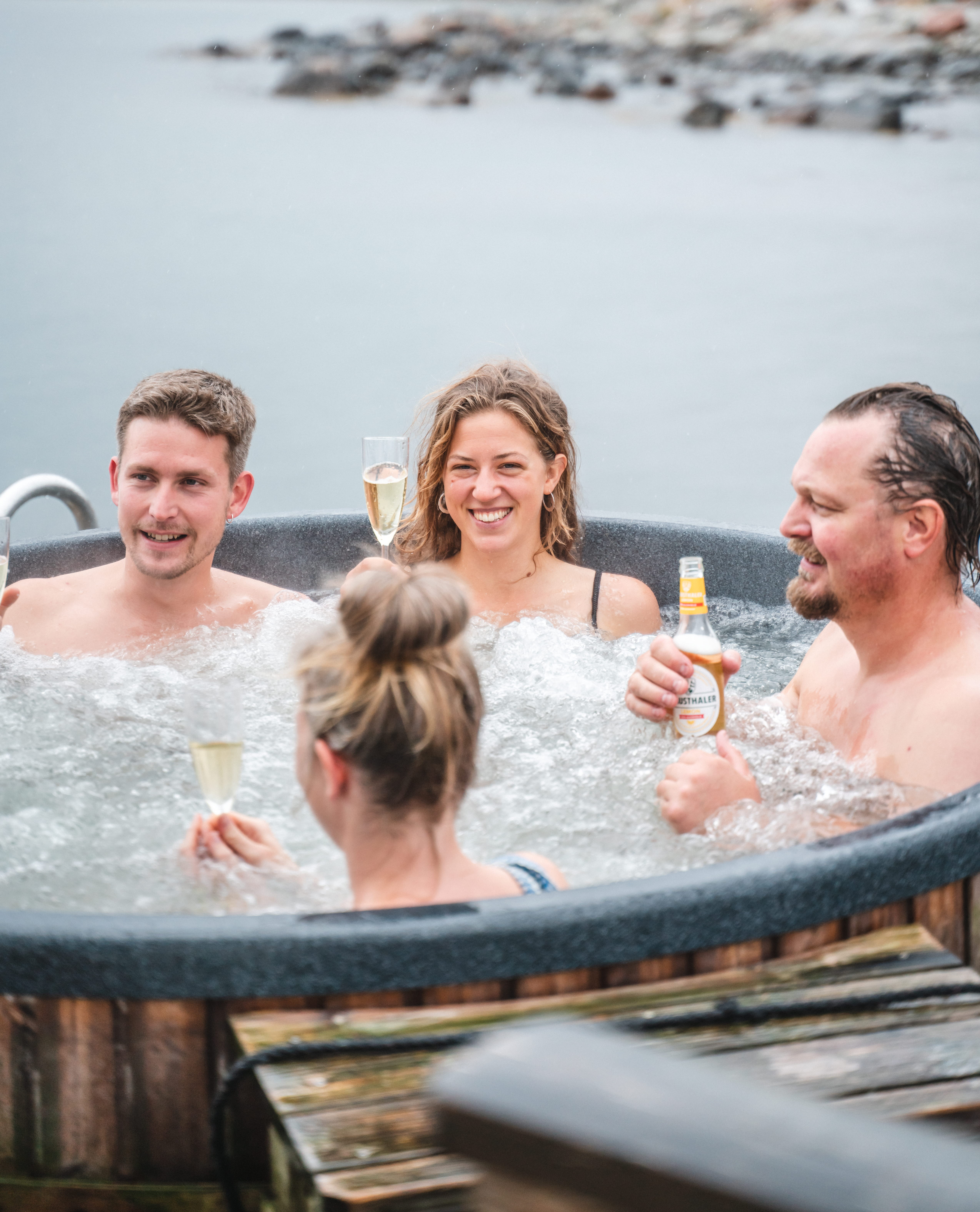 People enjoying Kajkanten Vrångö