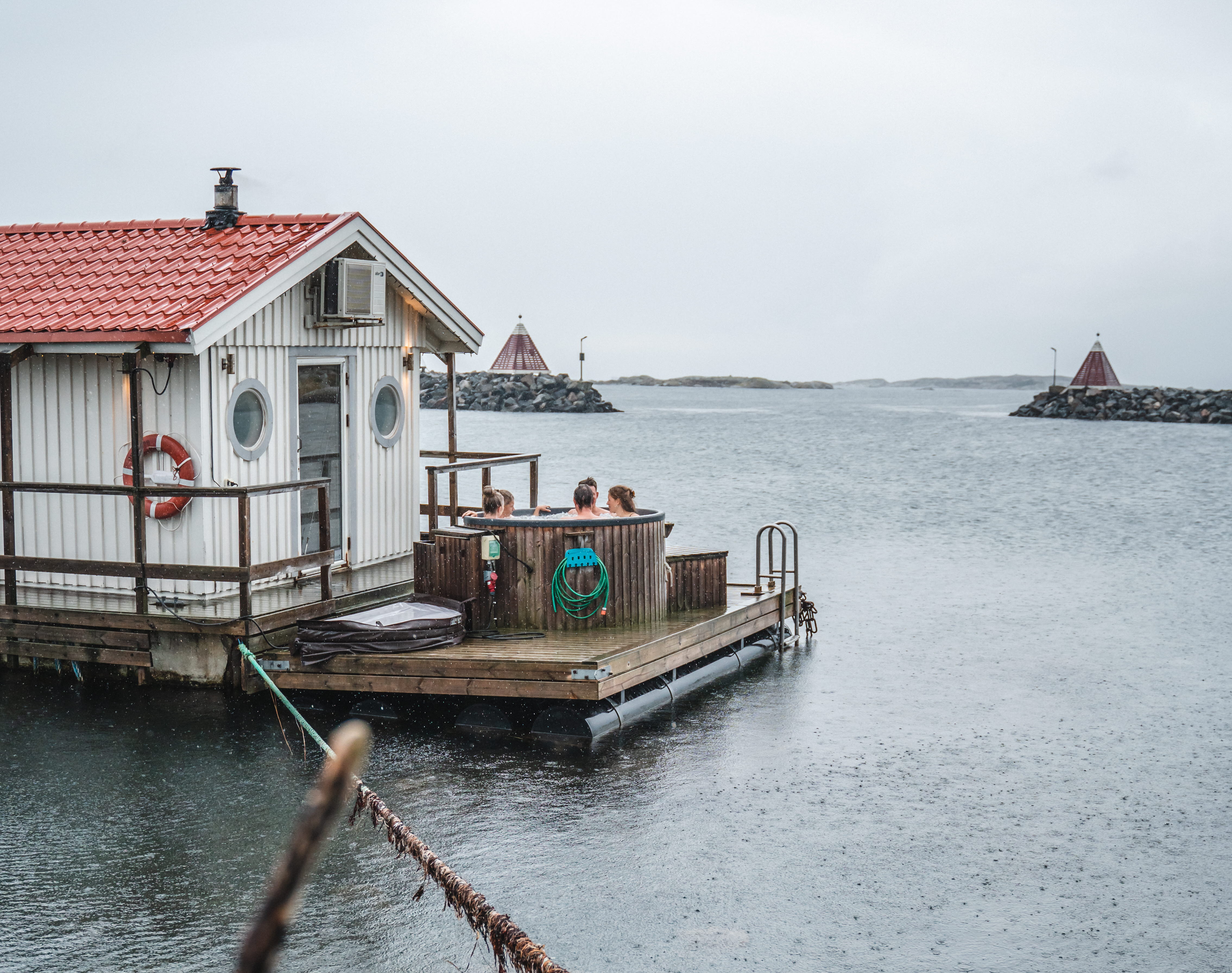 People enjoying Kajkanten Vrångö