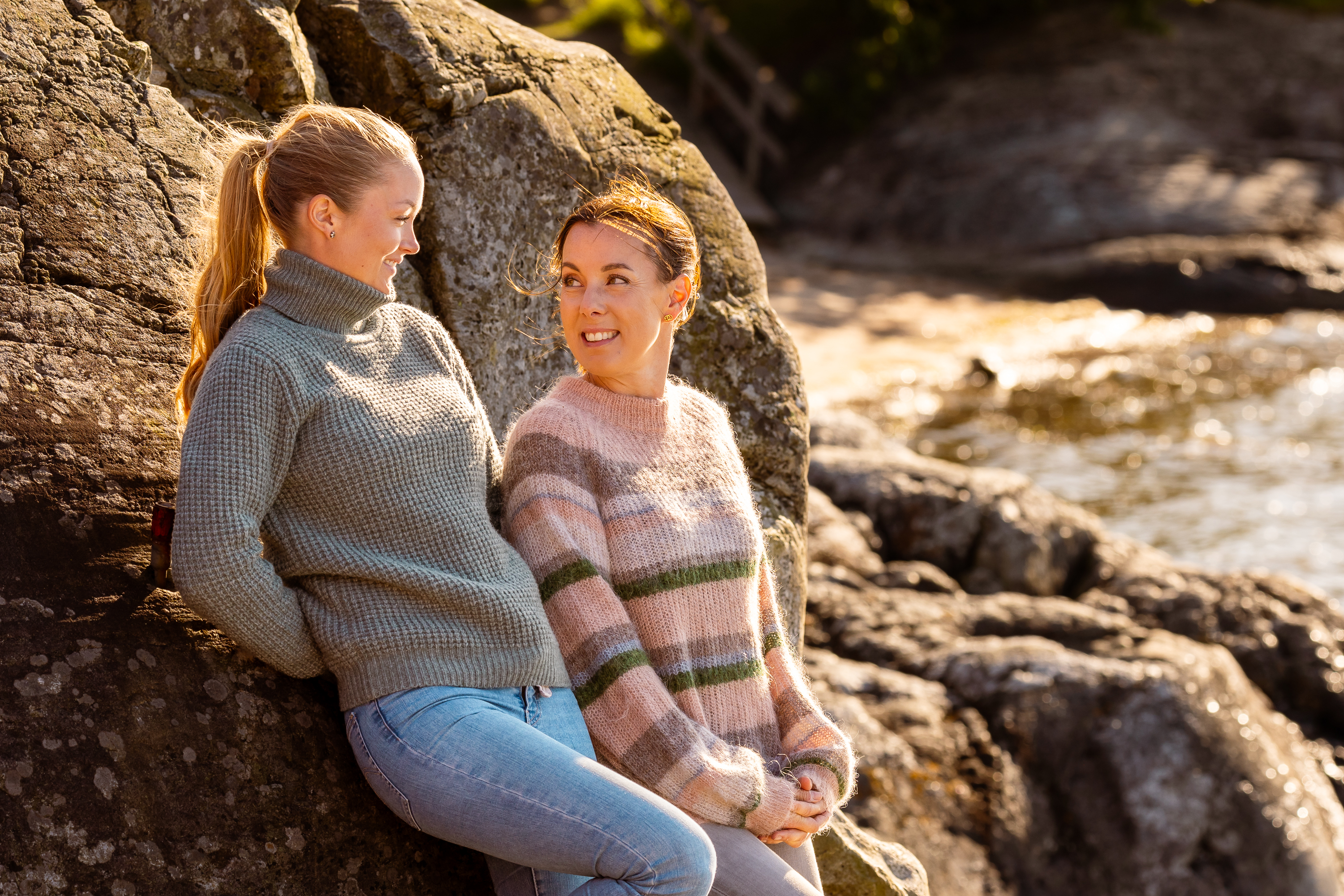 Friends walks by the sea.