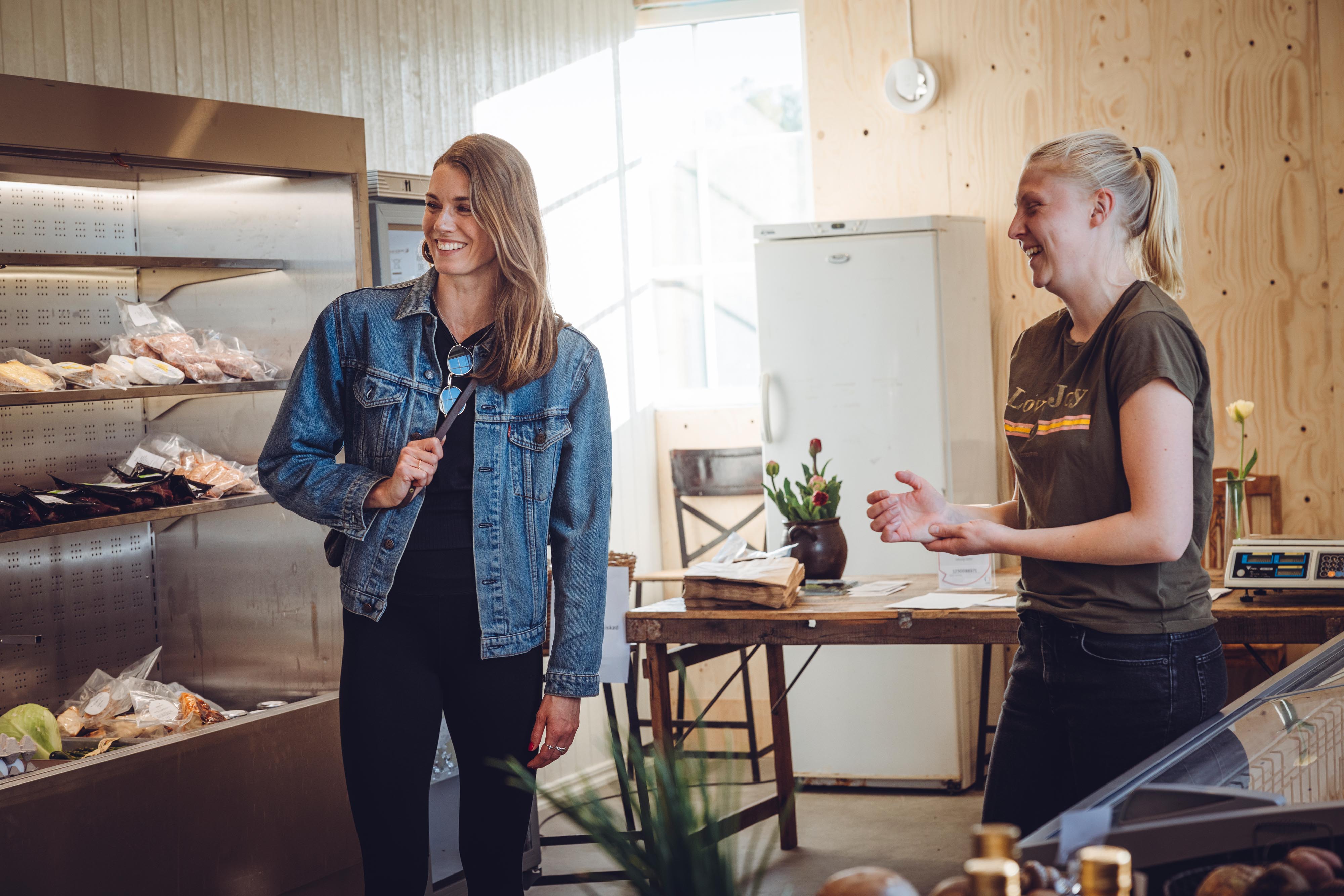 People at Hålsungagård.