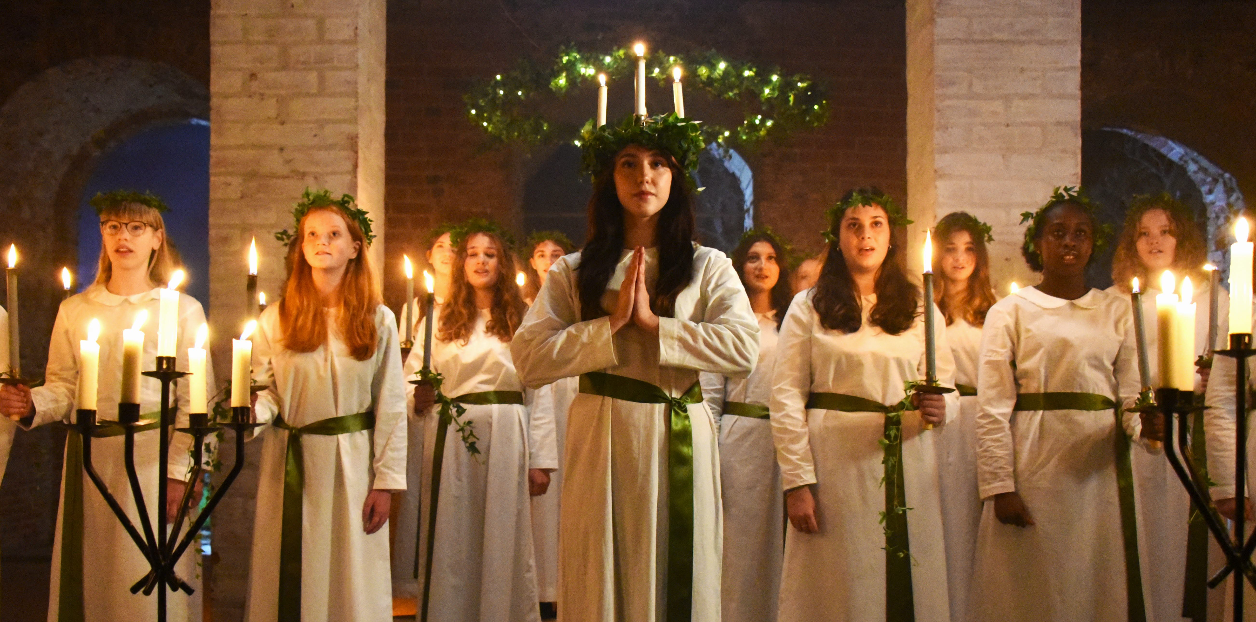 Traditionellt luciatåg från Gräfsnäs