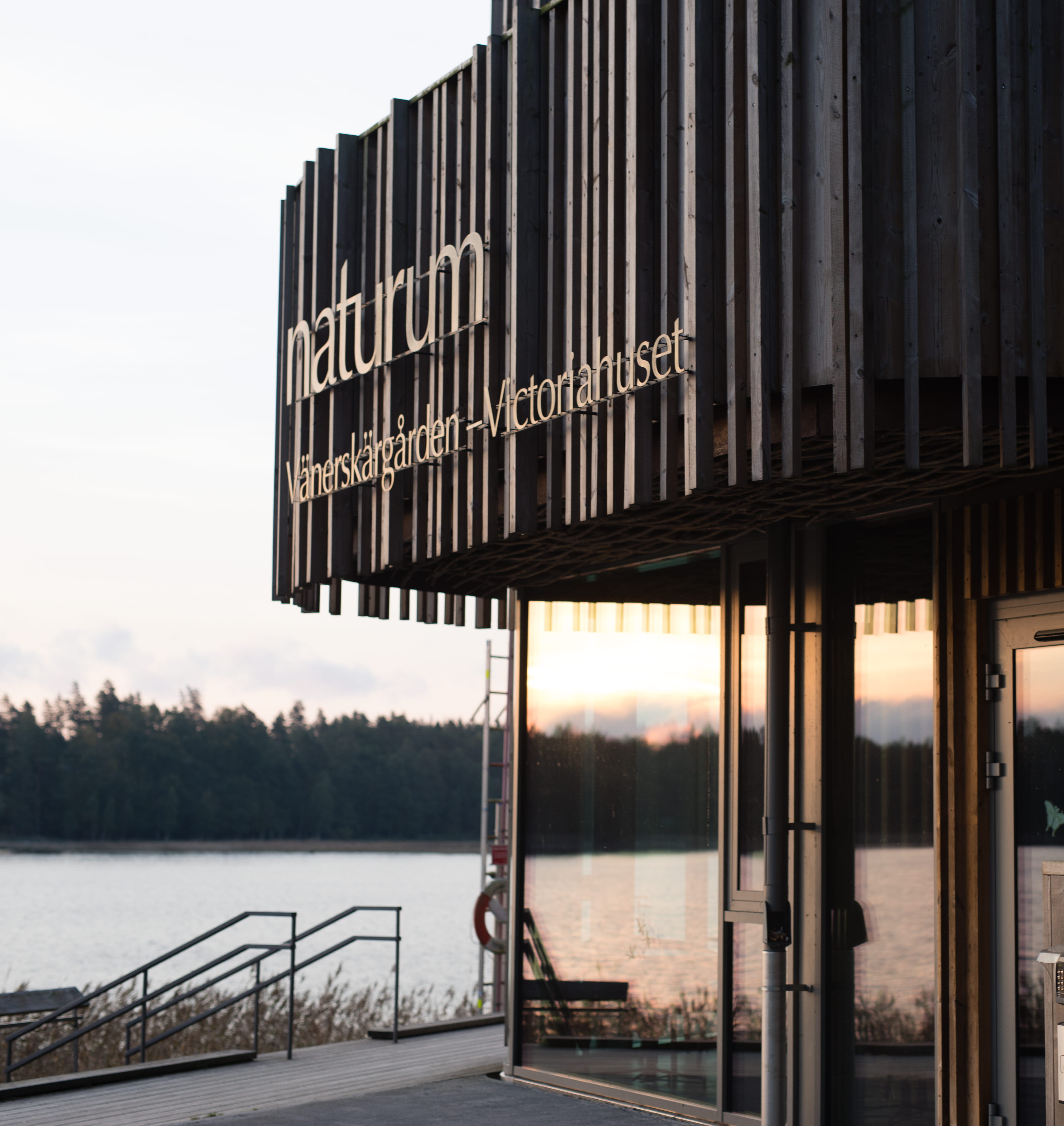 outside Naturum, Victoriahuset