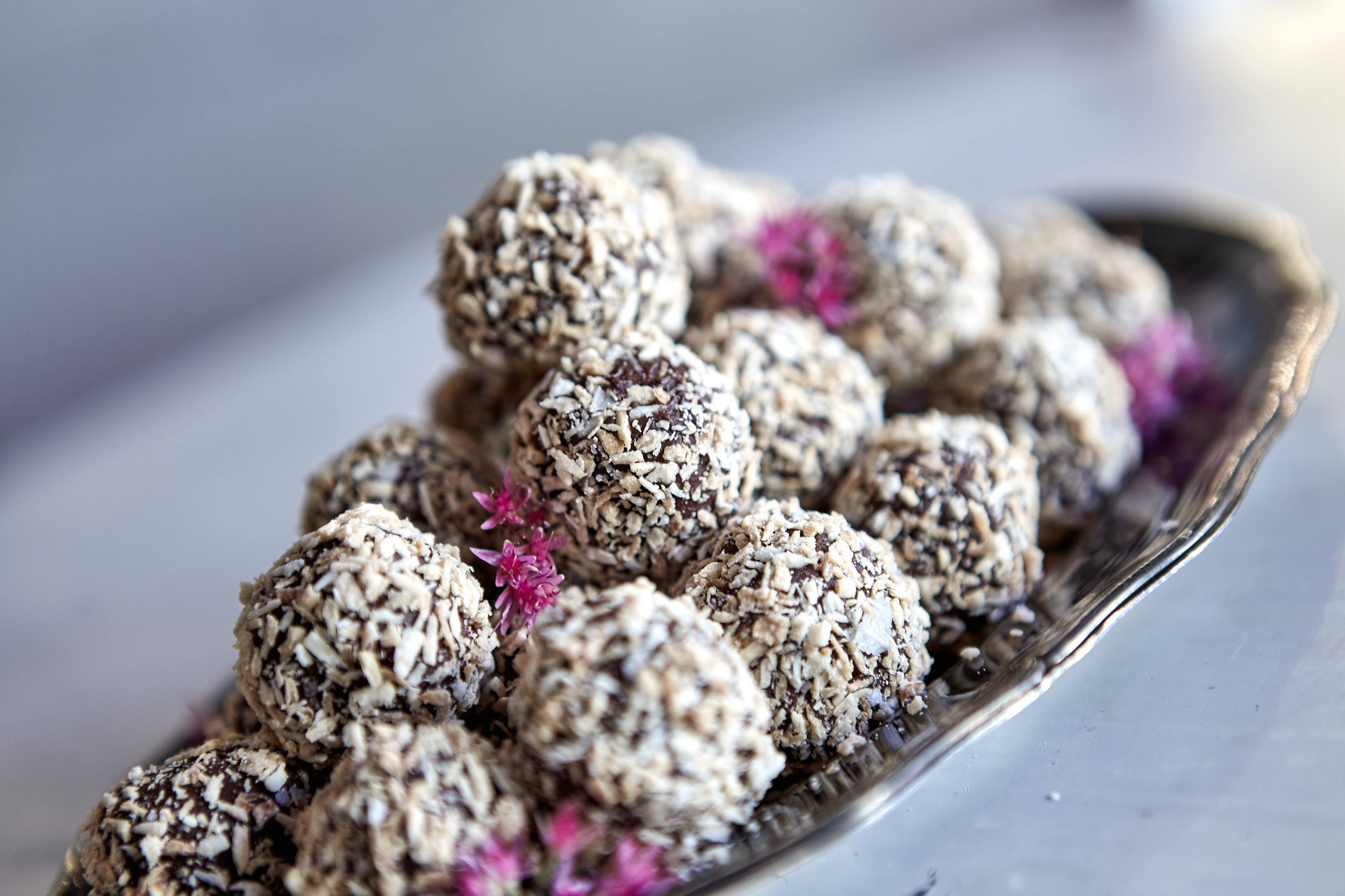 Vänner fikar i Alingsås