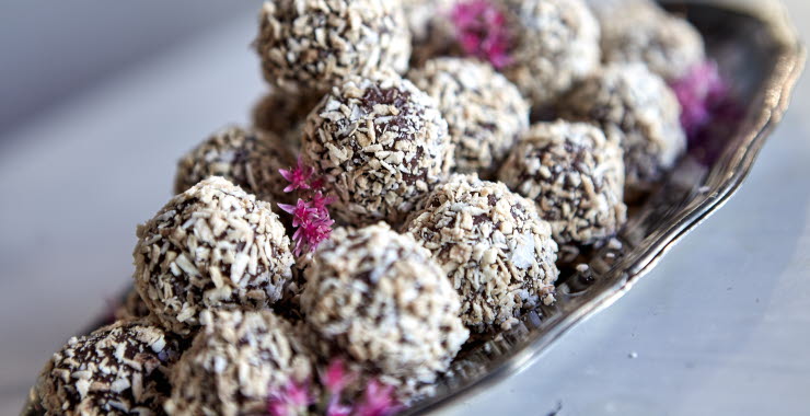 Vänner fikar i Alingsås