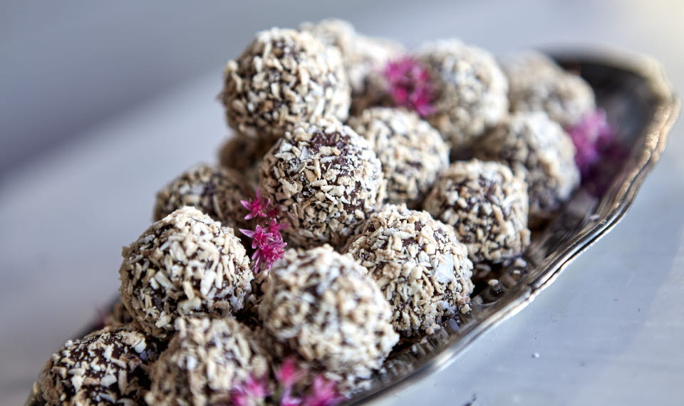 Vänner fikar i Alingsås