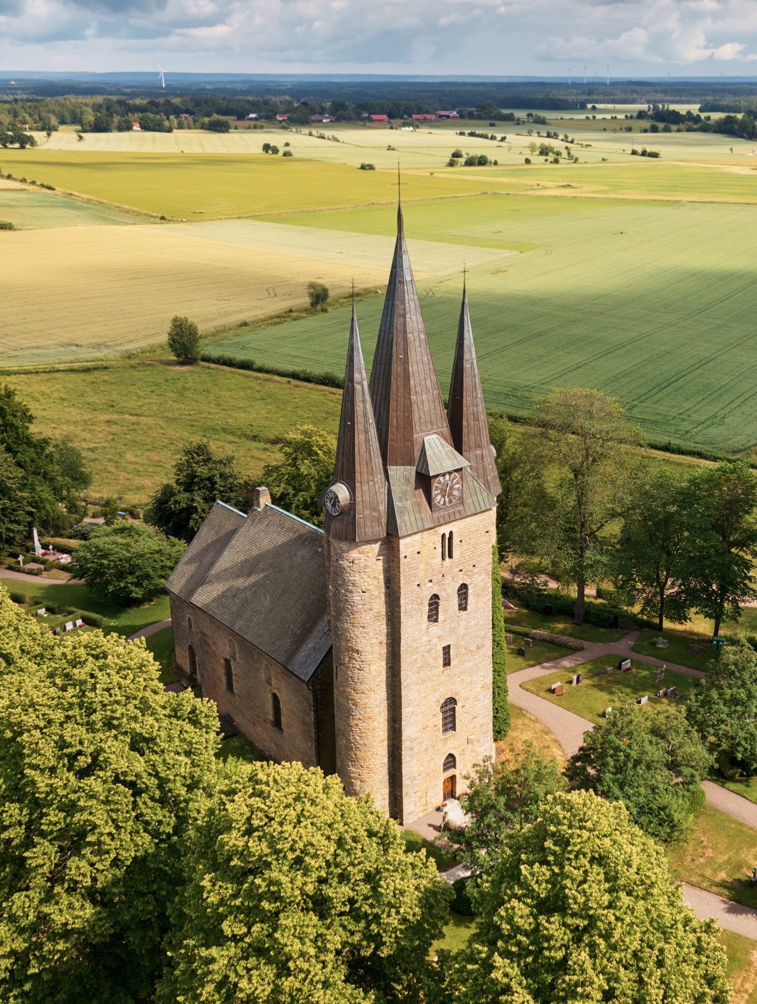 Husaby kyrka från ovan.