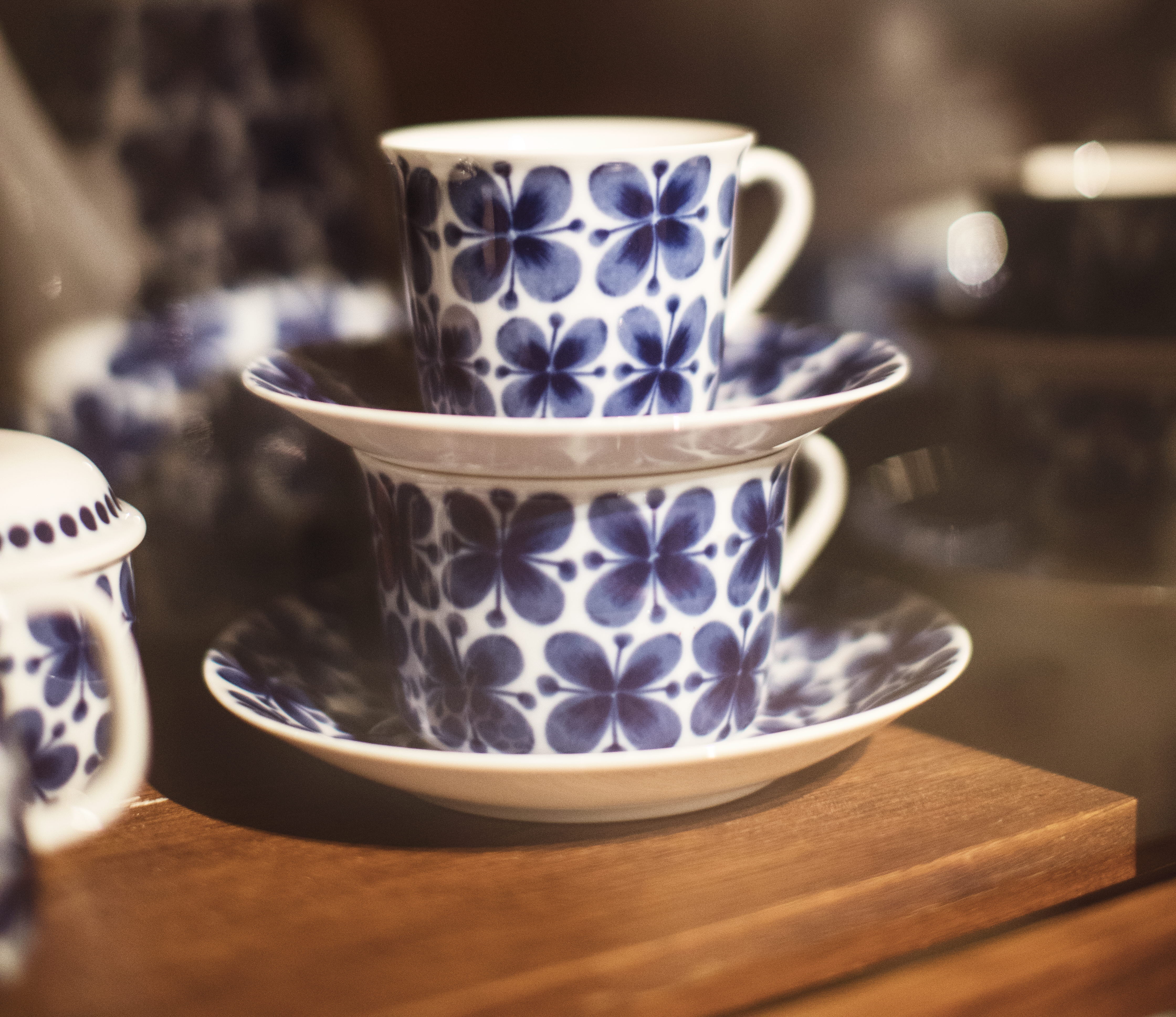 Porslins koppar "Mon ami" på Rörstrands museum