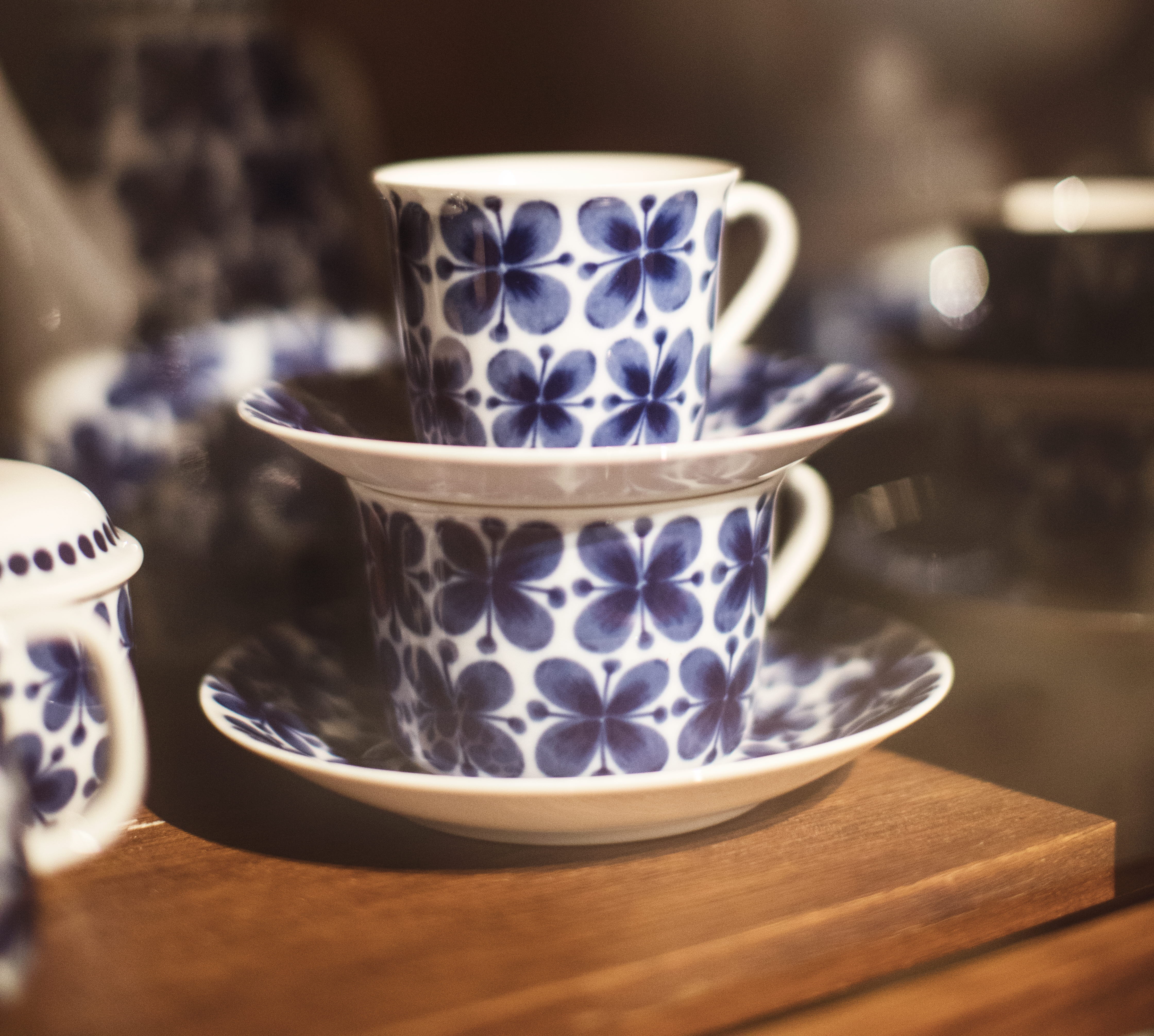 Porslins koppar "Mon ami" på Rörstrands museum