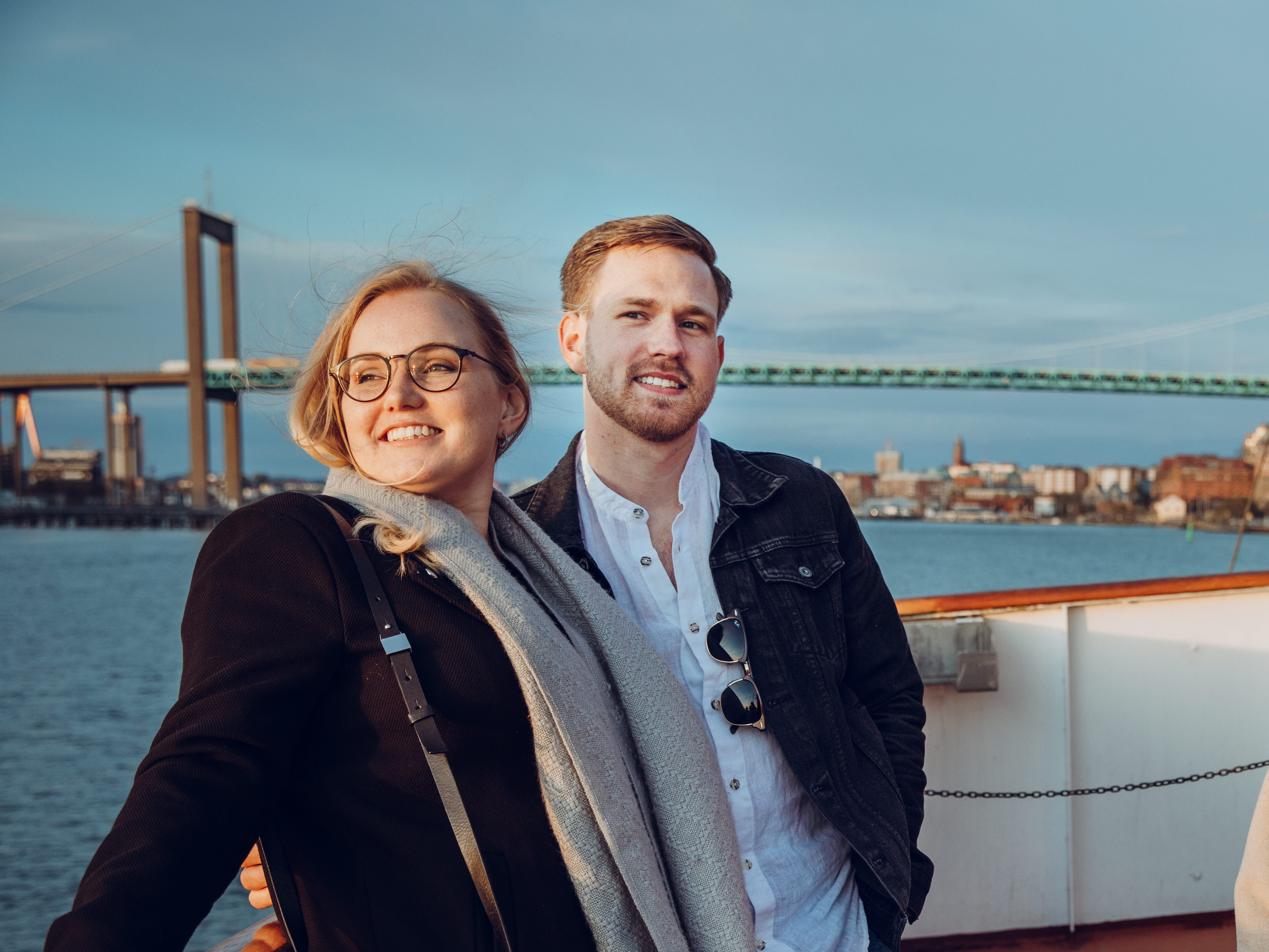 Vänner på Skaldjurskryssning i skärgården