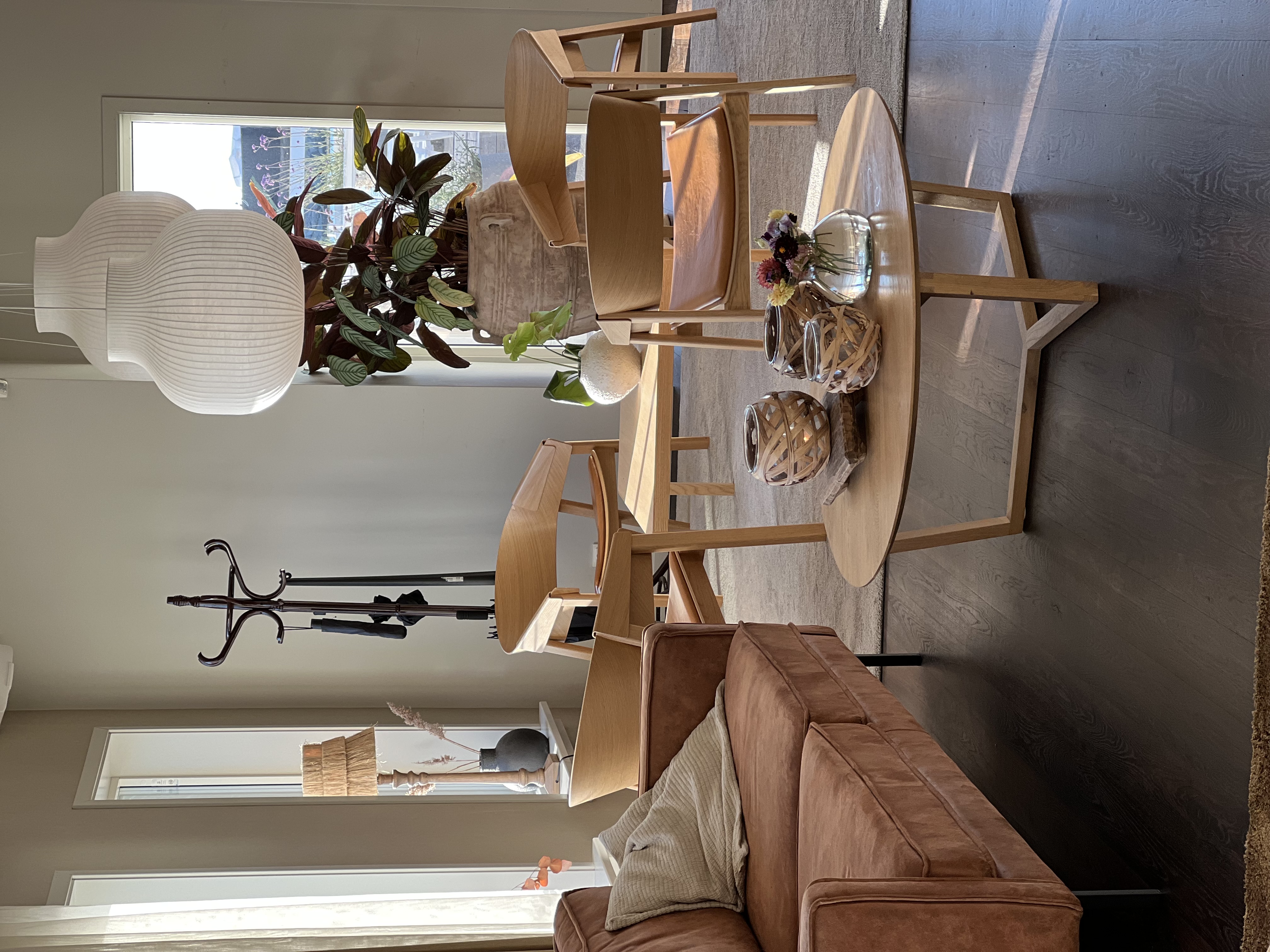 The entrance with seating areas at Skärgårdshotellet