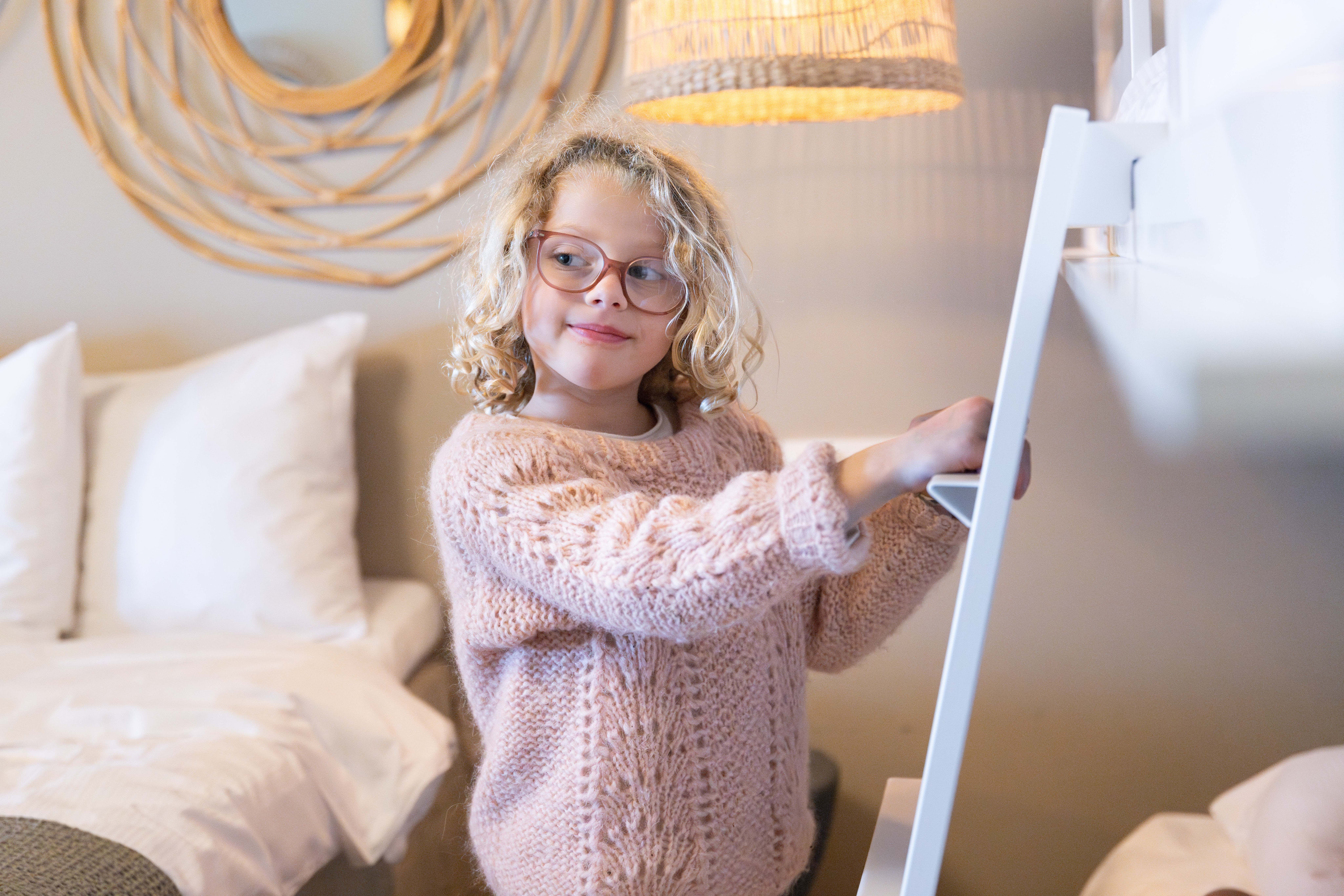 Barn på ett hotell.