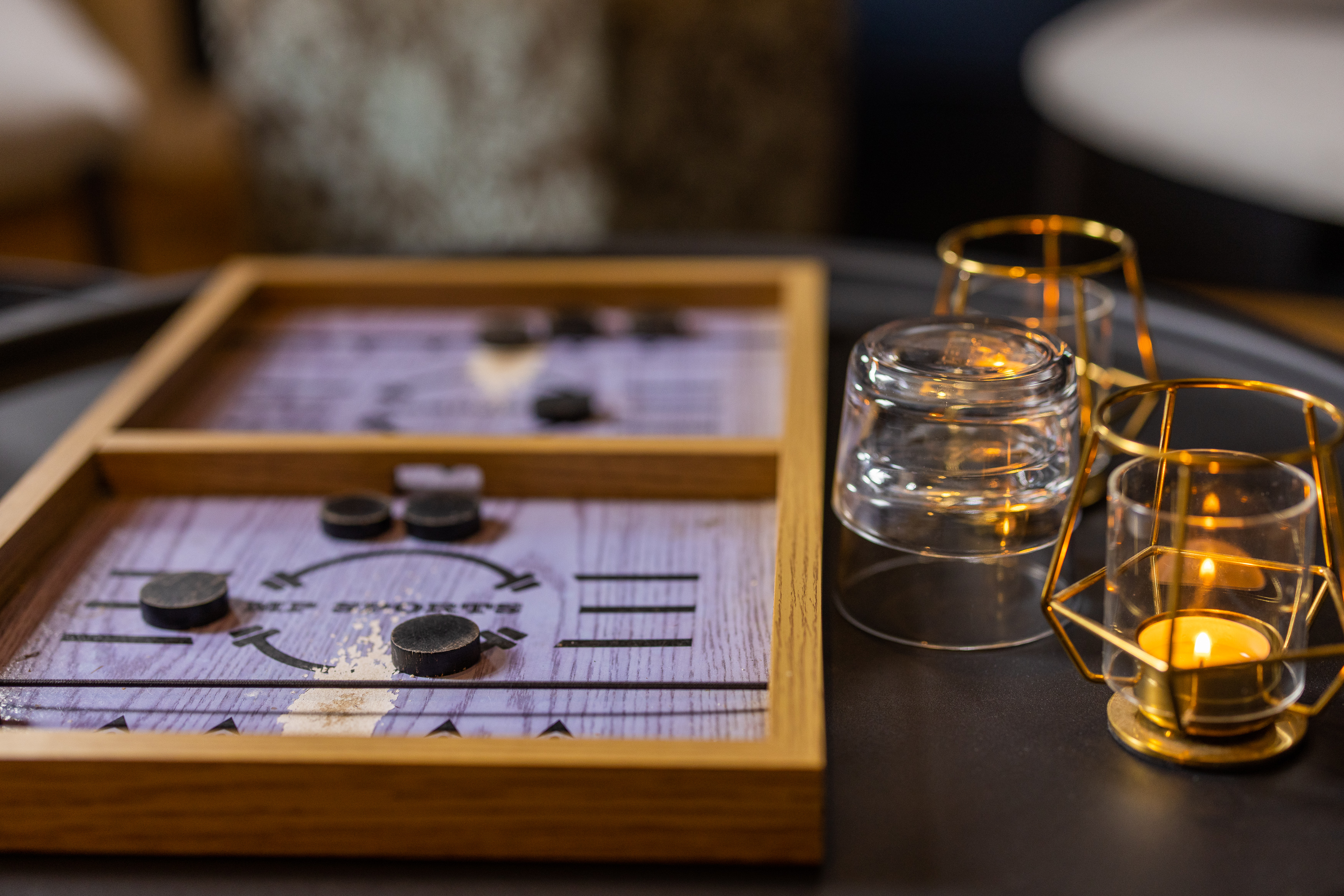 Brädspel hos Surfviken Camping, Bed & Breakfast