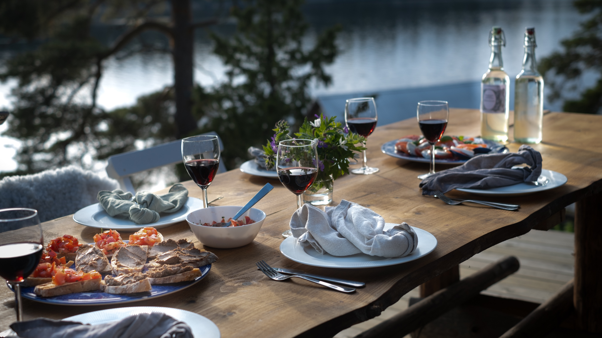 Set table with a lake view in Dalsland