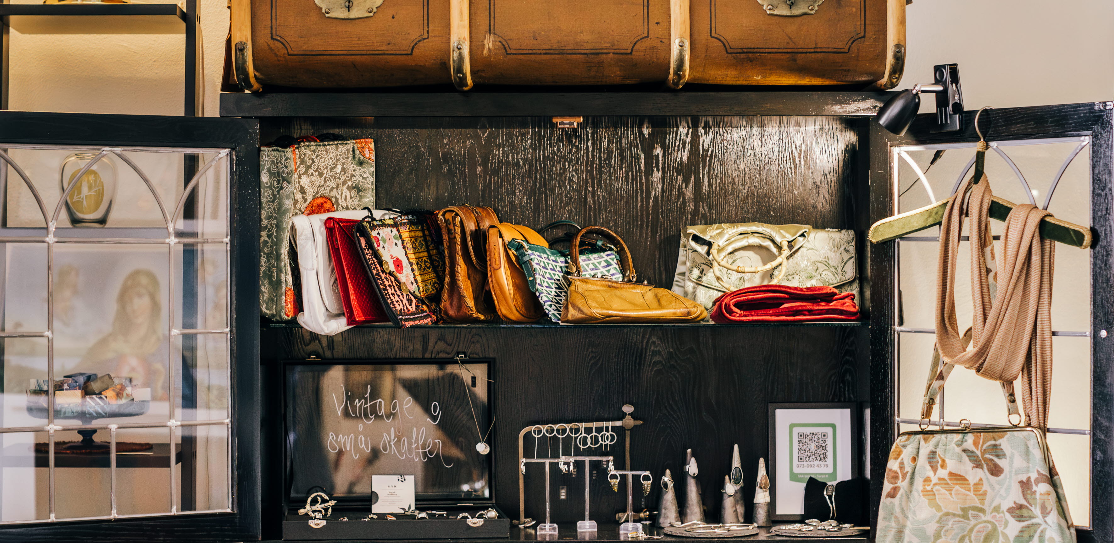 Besökare i en second hand butik.