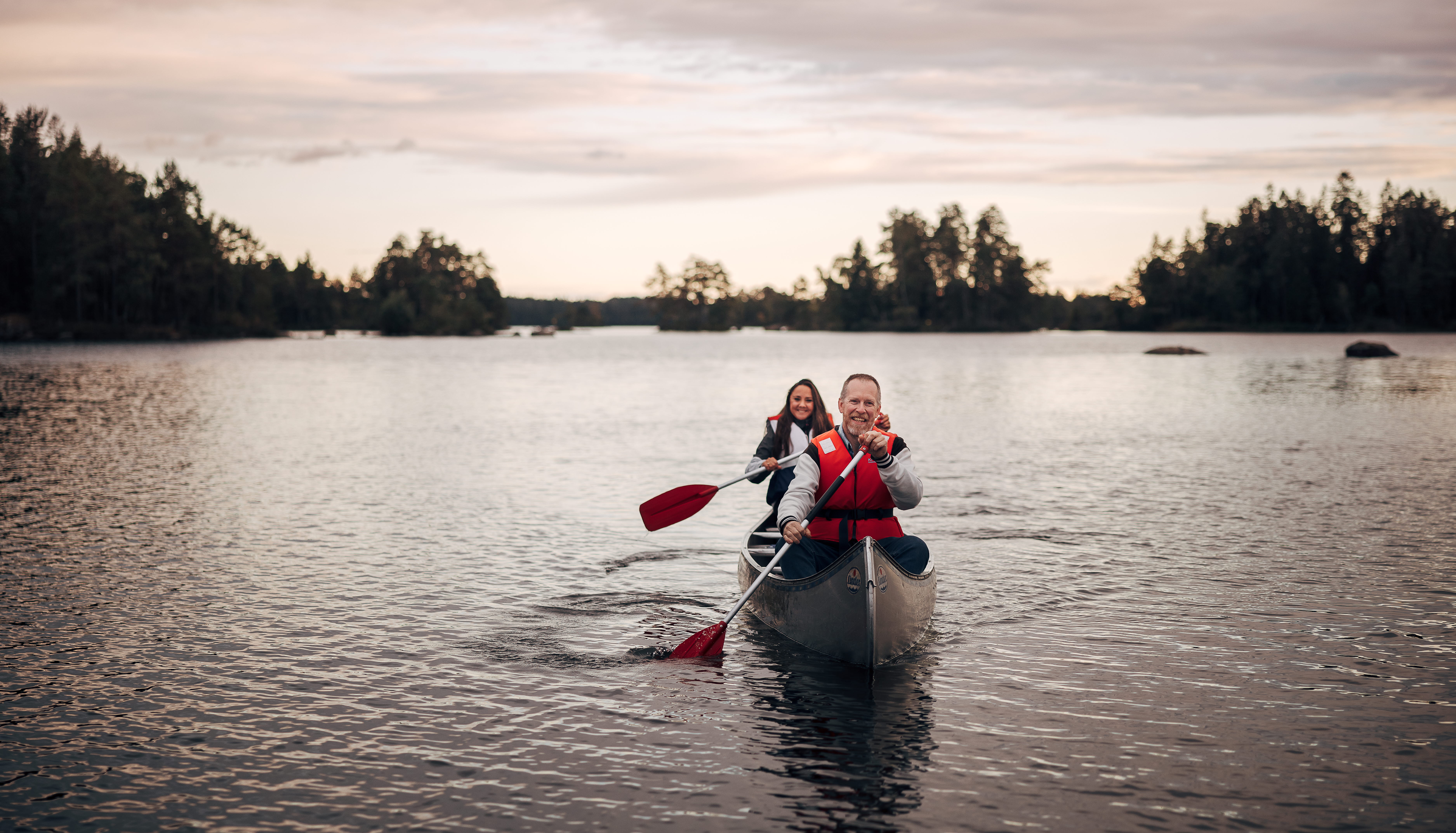 Människor utför aktiviteter hos Vristulvens Äventyrscenter