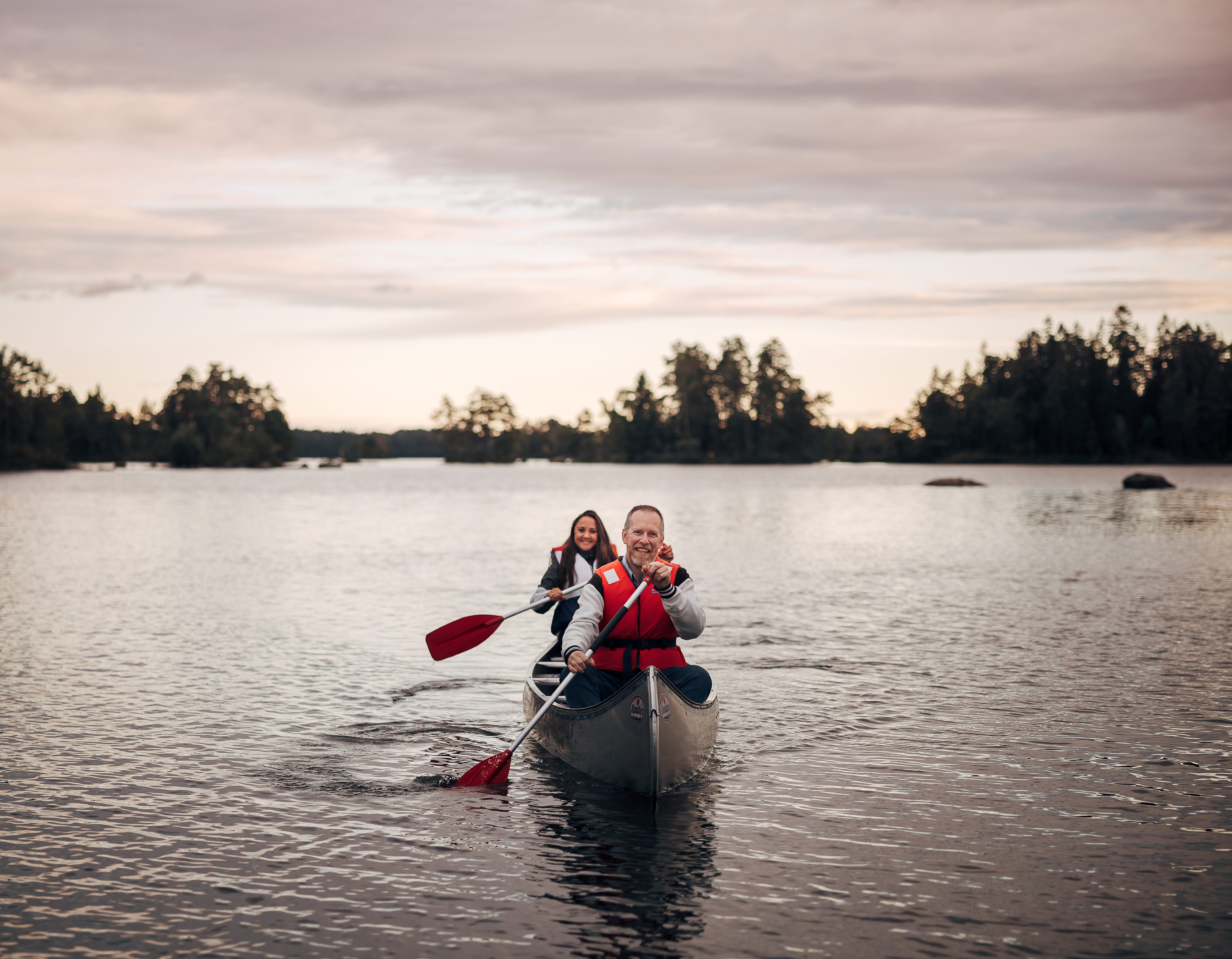 Människor utför aktiviteter hos Vristulvens Äventyrscenter
