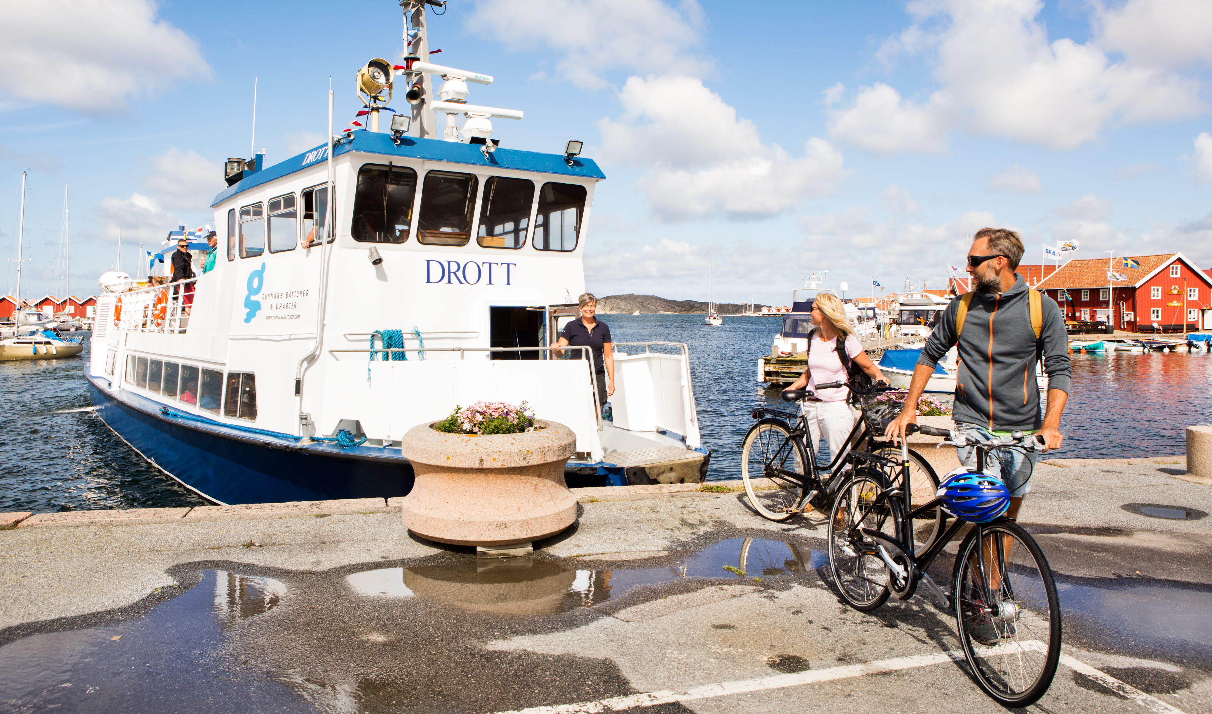ferry from Skärhamn with passangers