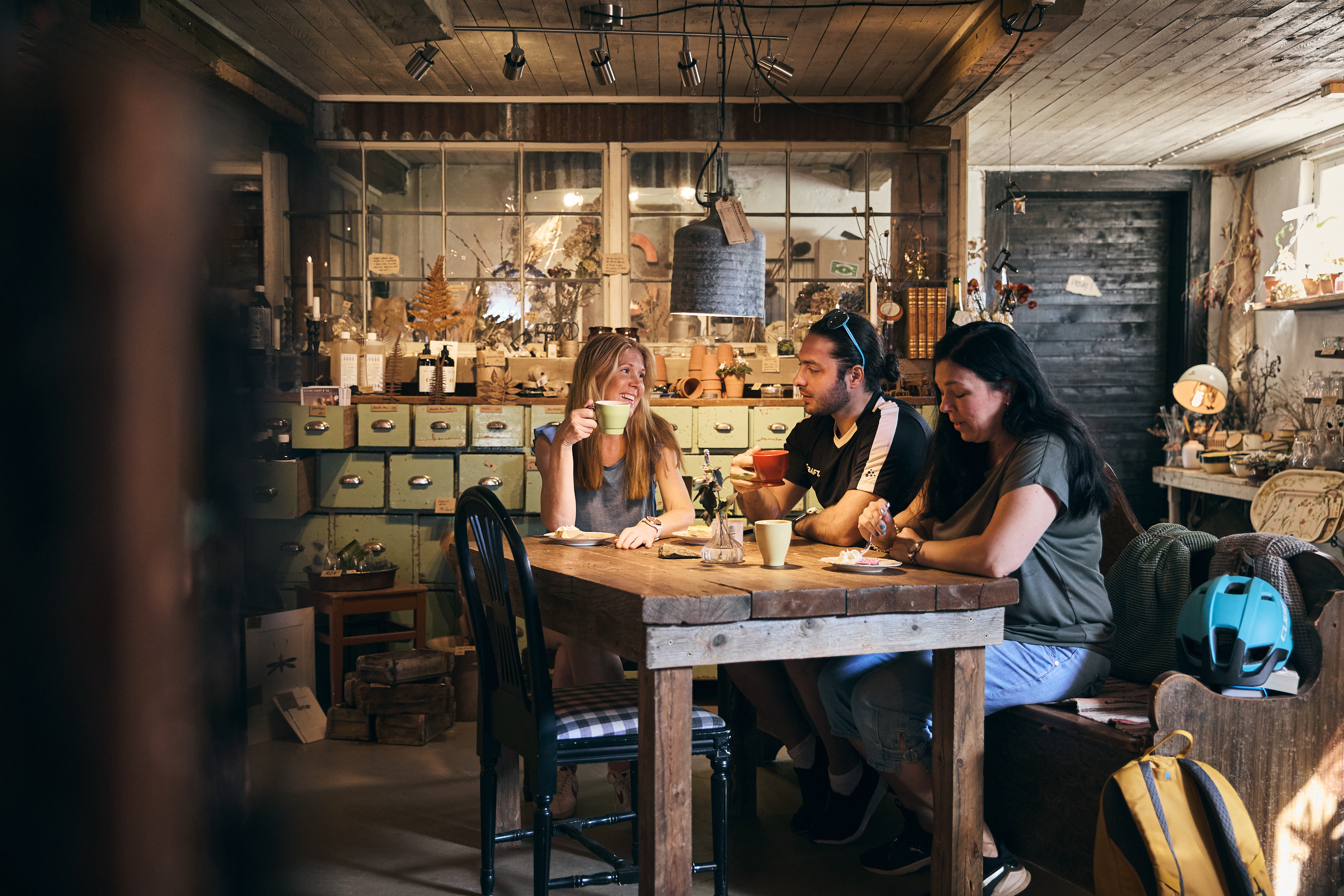 Kvinnor tar en paus Hemma på Källebacka