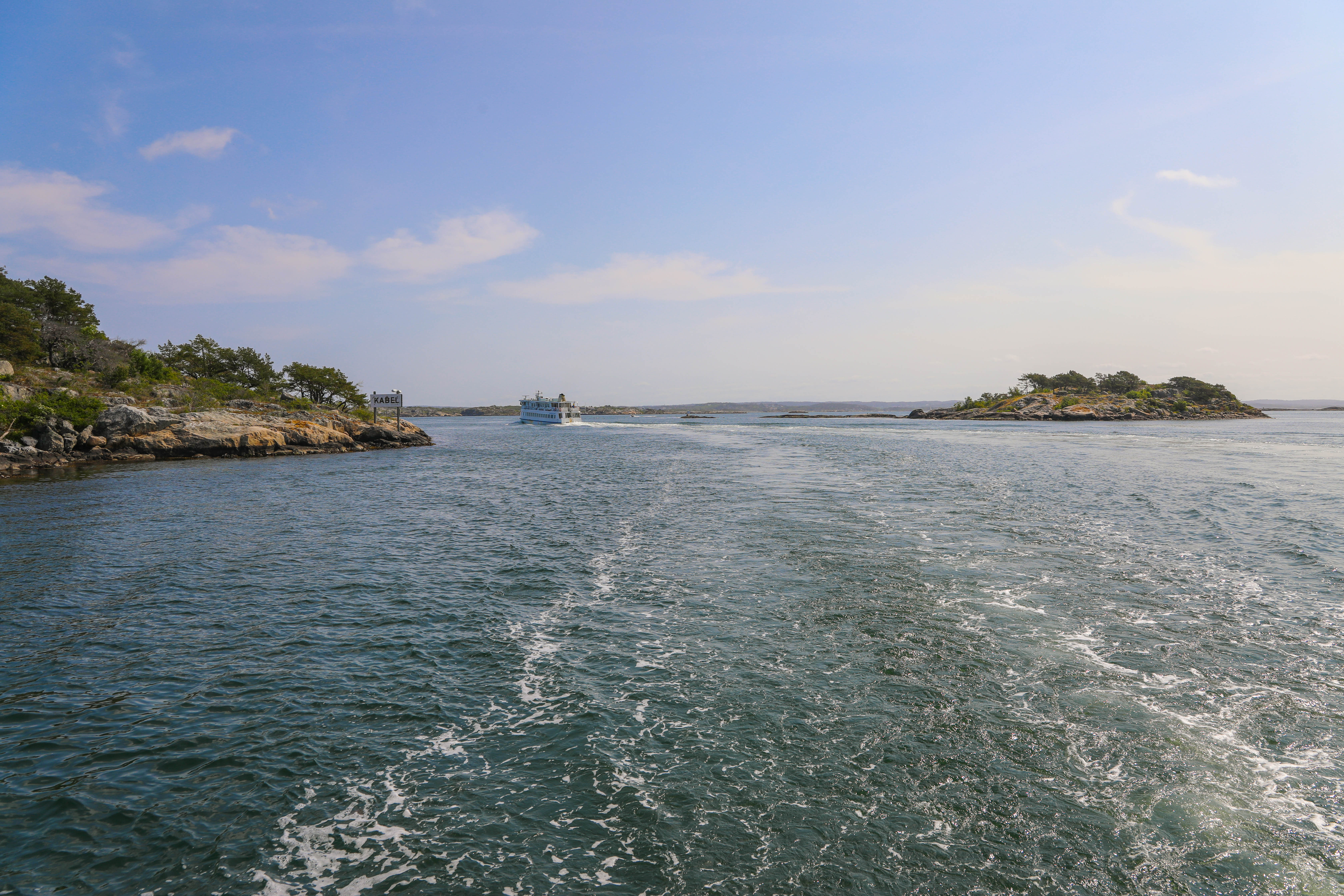 Passagerarbåt i skärgården.