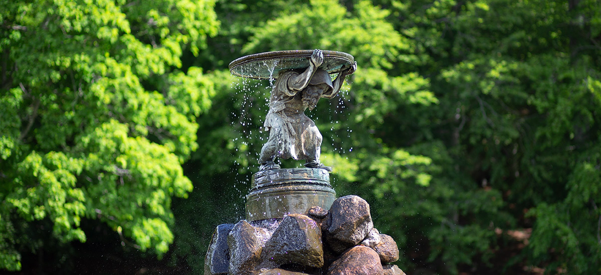 Skulptur Vattenbäraren, utomhus 