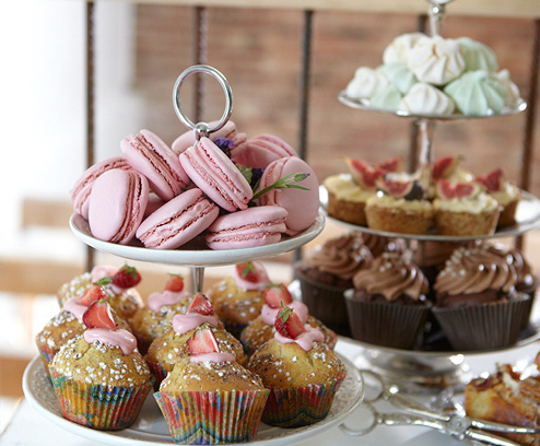 Kakfat med olika sorters kakor.