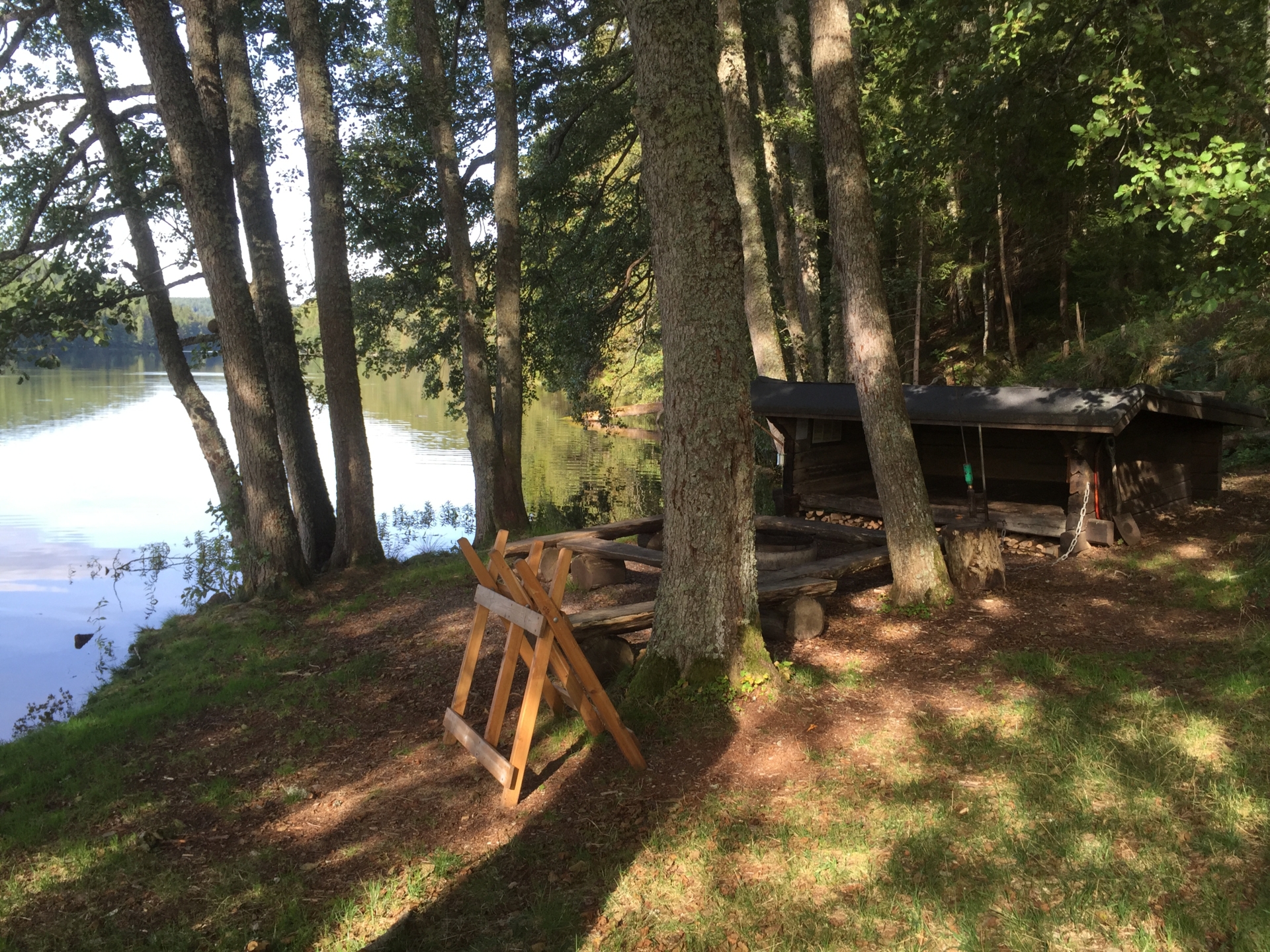 Vindskydd, raststuga, dass och grillplats på Mjölkudden i Orsbergets naturreservat