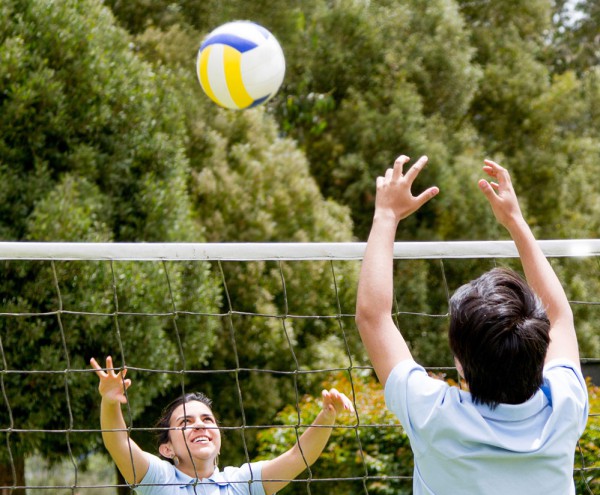 Spelar Volleyboll 